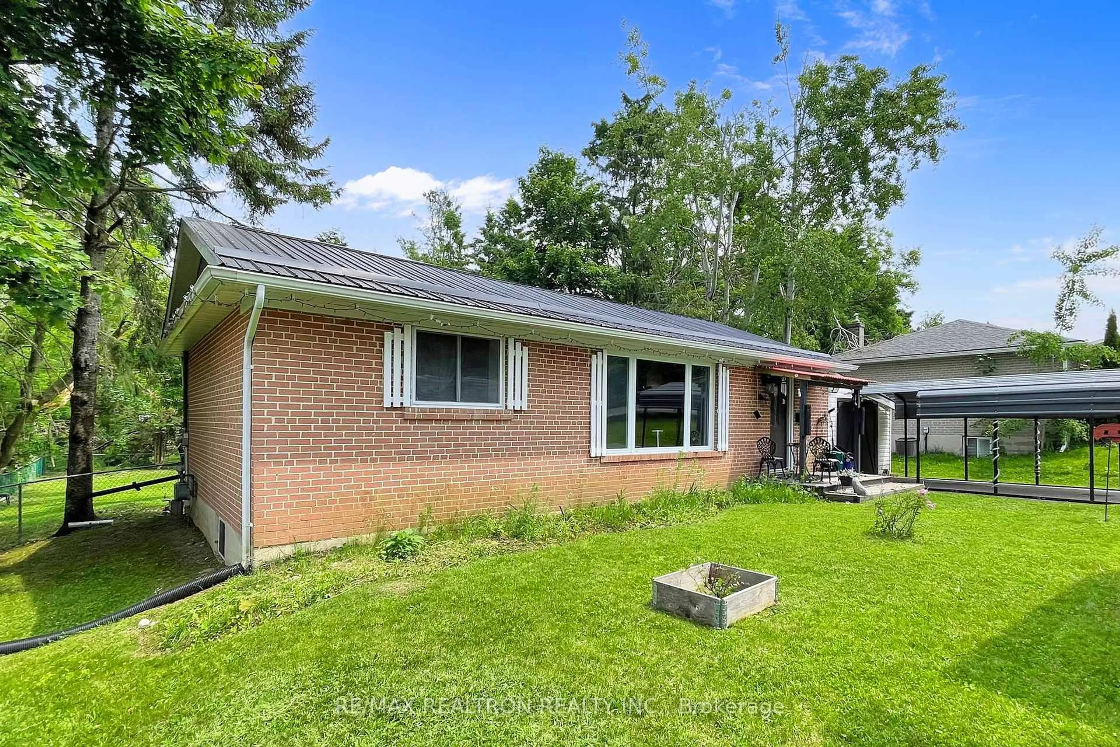 Home with brick exterior material, unknown for 29 QUINN Ave, Orillia Ontario L3V 3H6