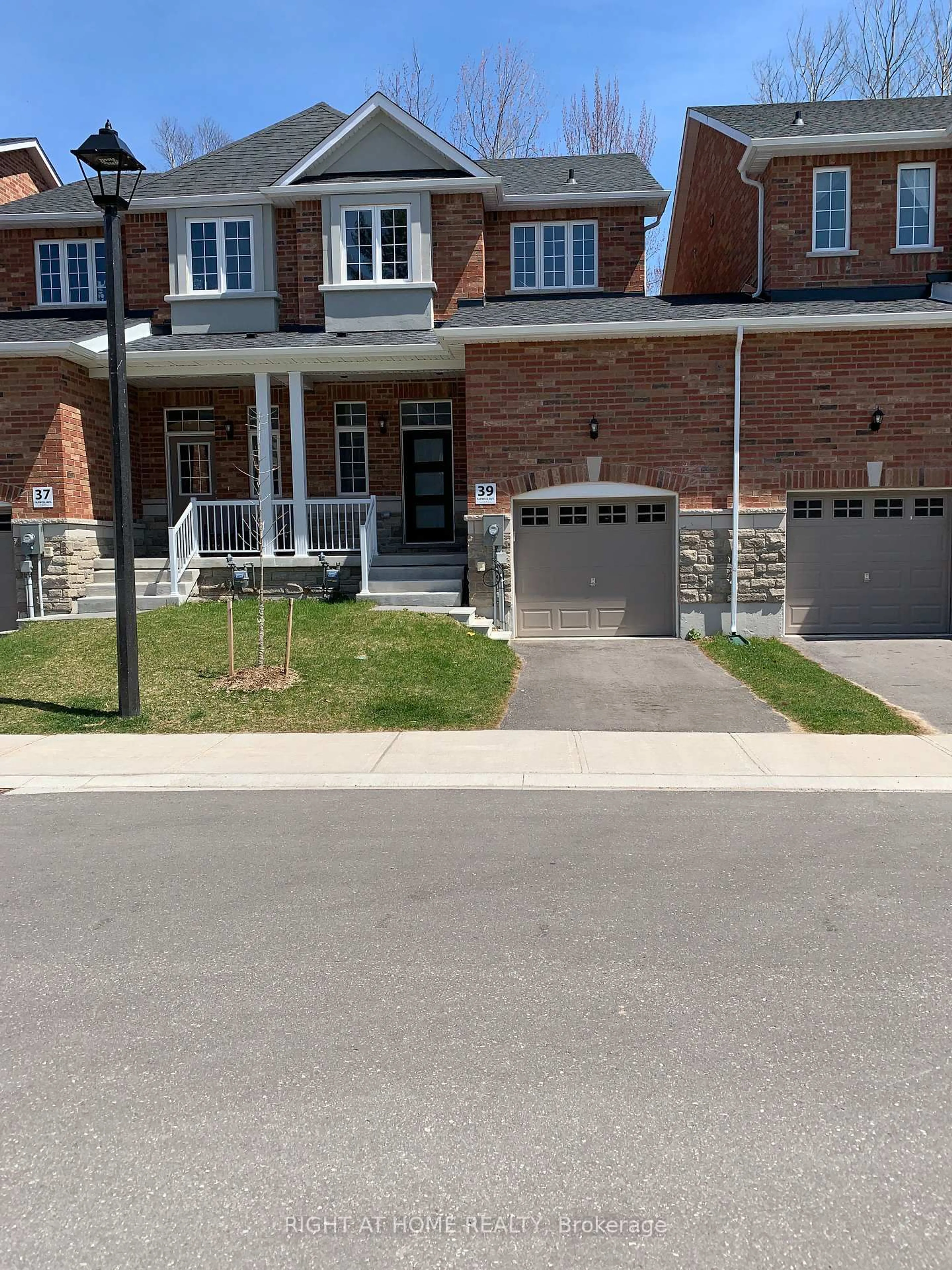 Home with brick exterior material, street for 39 Farwell Ave, Wasaga Beach Ontario L9Z 0H3