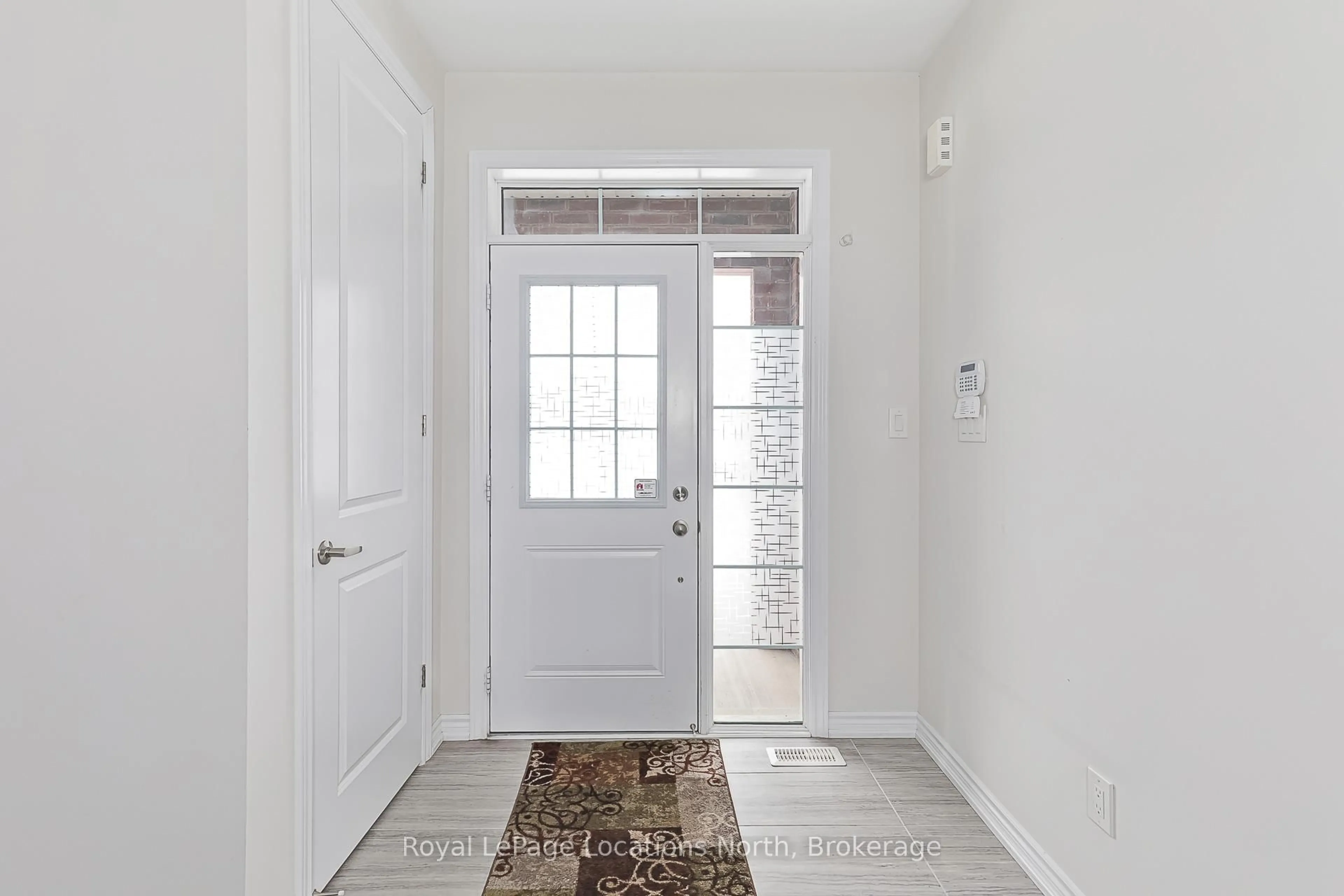 Indoor entryway for 137 Allegra Dr, Wasaga Beach Ontario L9Z 0H6
