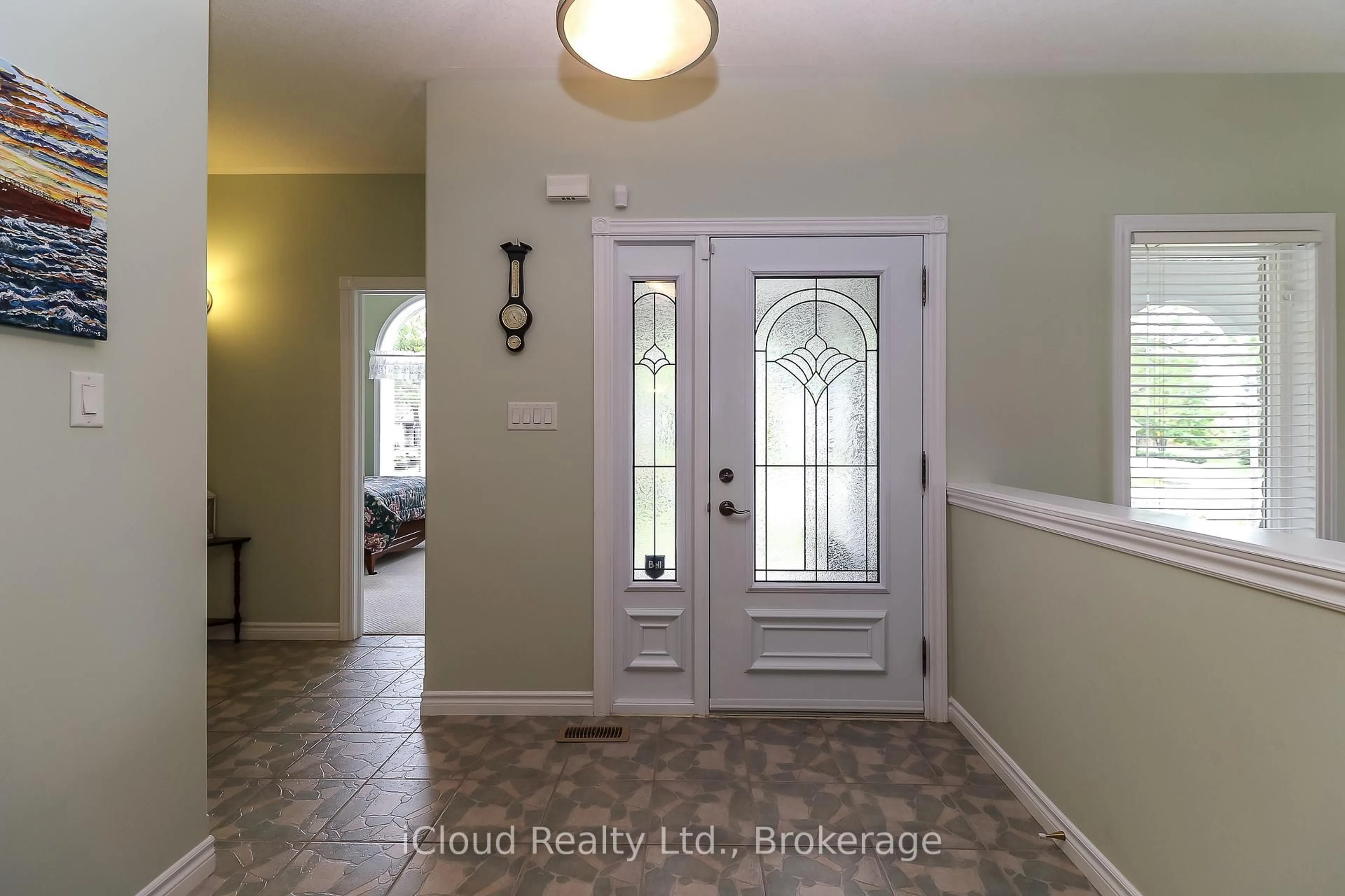 Indoor entryway for 60 Martyn Dr, Wasaga Beach Ontario L9Z 1N6