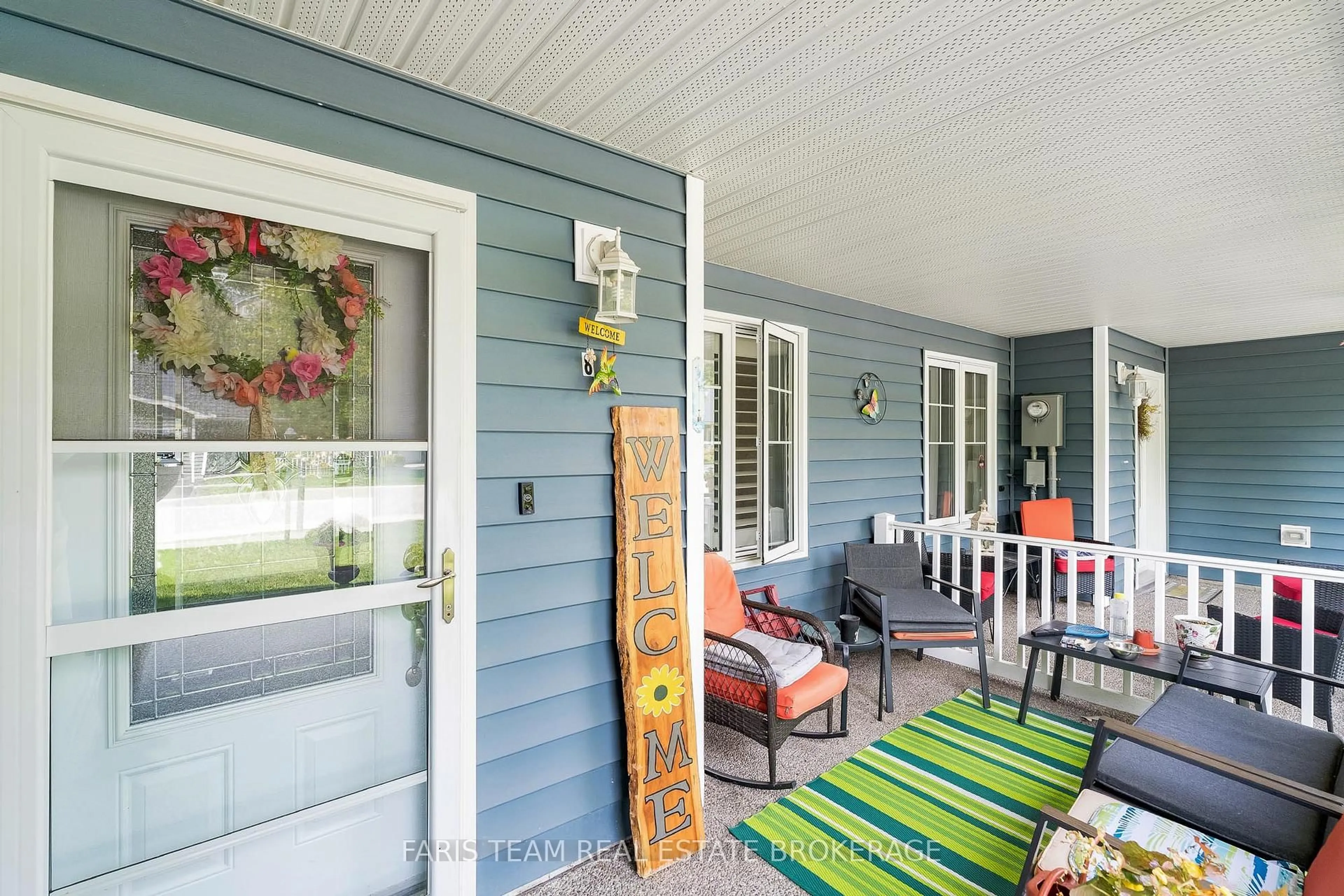 Indoor entryway for 8 Chamberlain Cres, Penetanguishene Ontario L9M 0A5