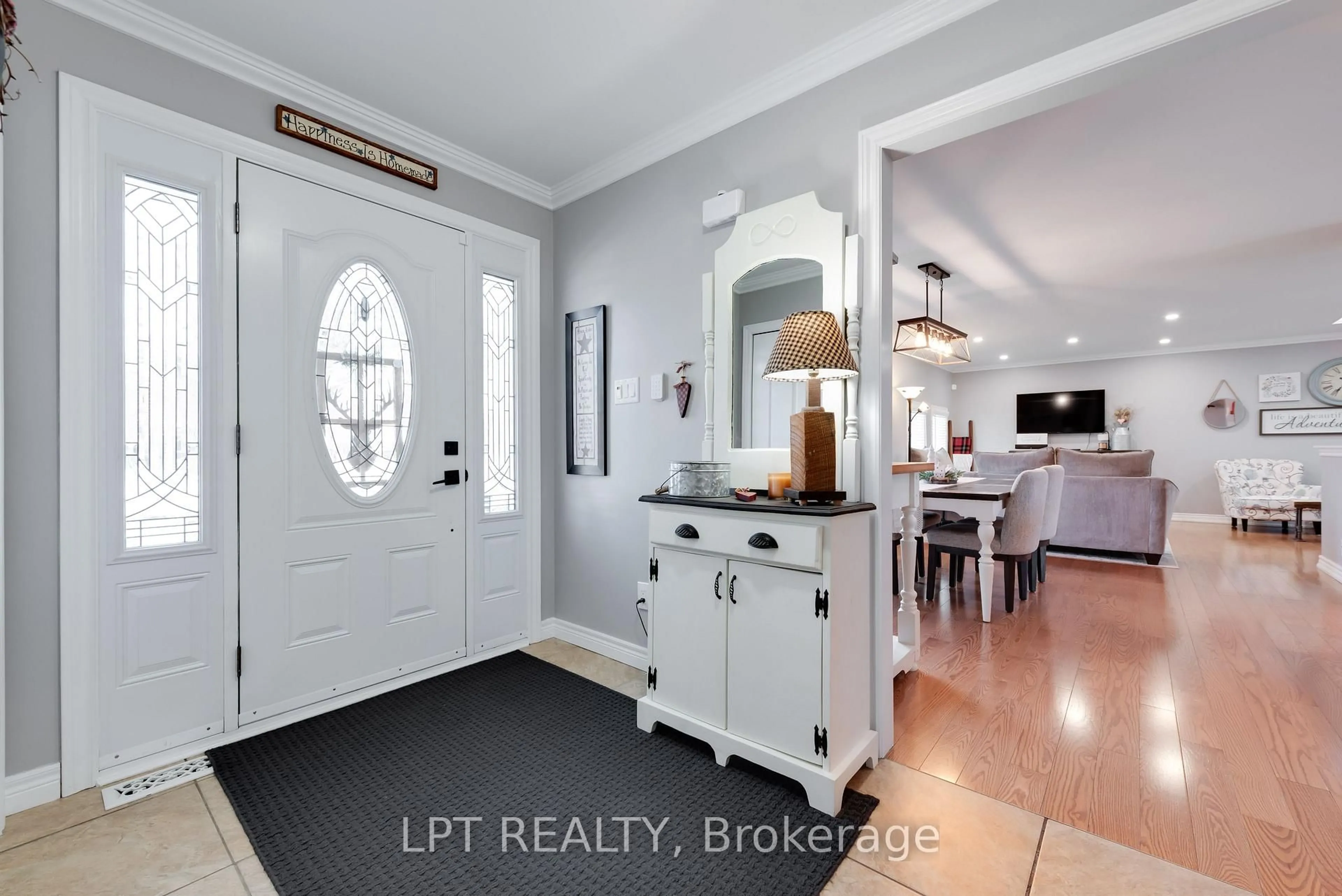 Indoor entryway for 34 Cedar Creek Rd, Springwater Ontario L9X 0P5