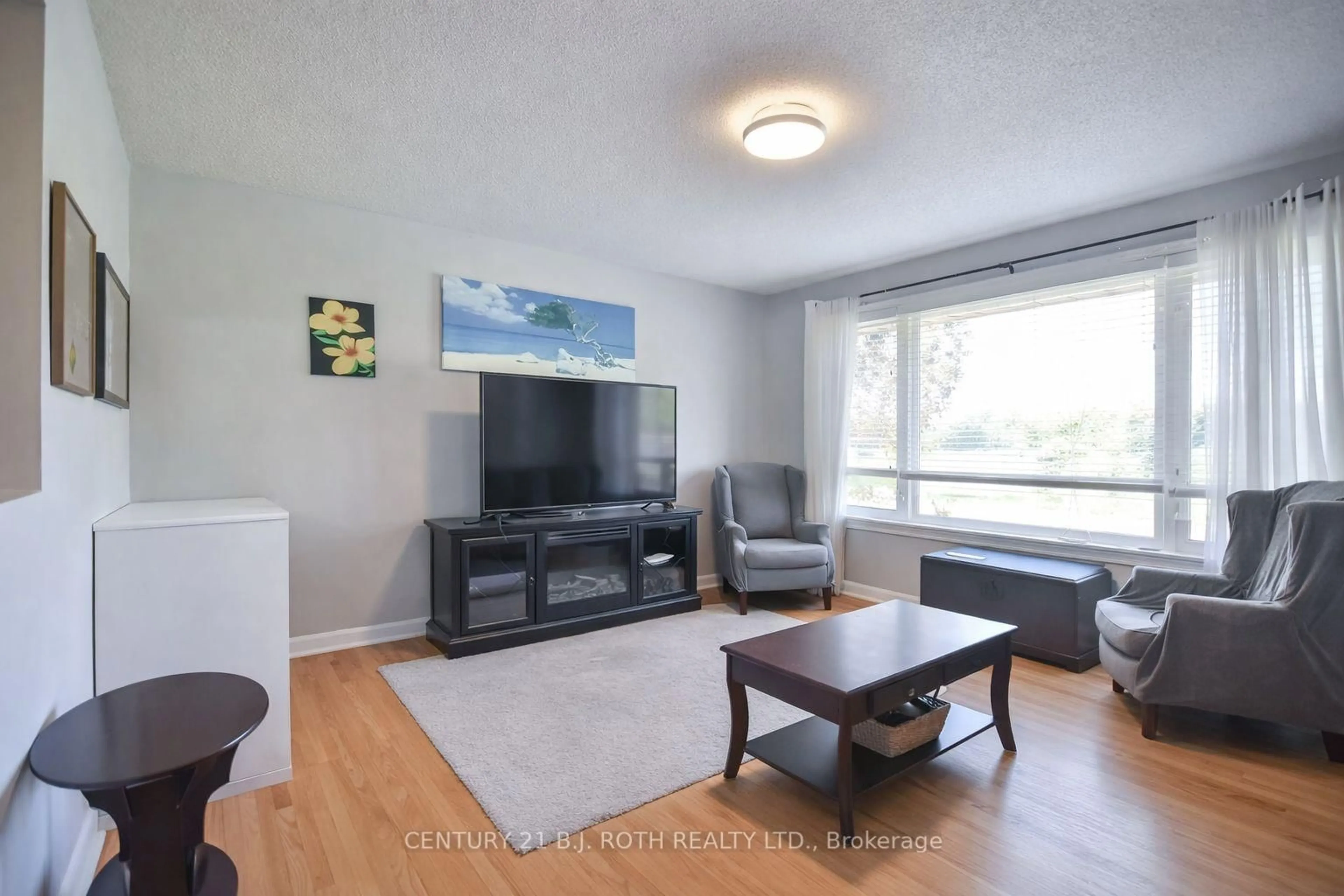 Living room with furniture, wood/laminate floor for 63 Davidson St, Barrie Ontario L4M 3S2