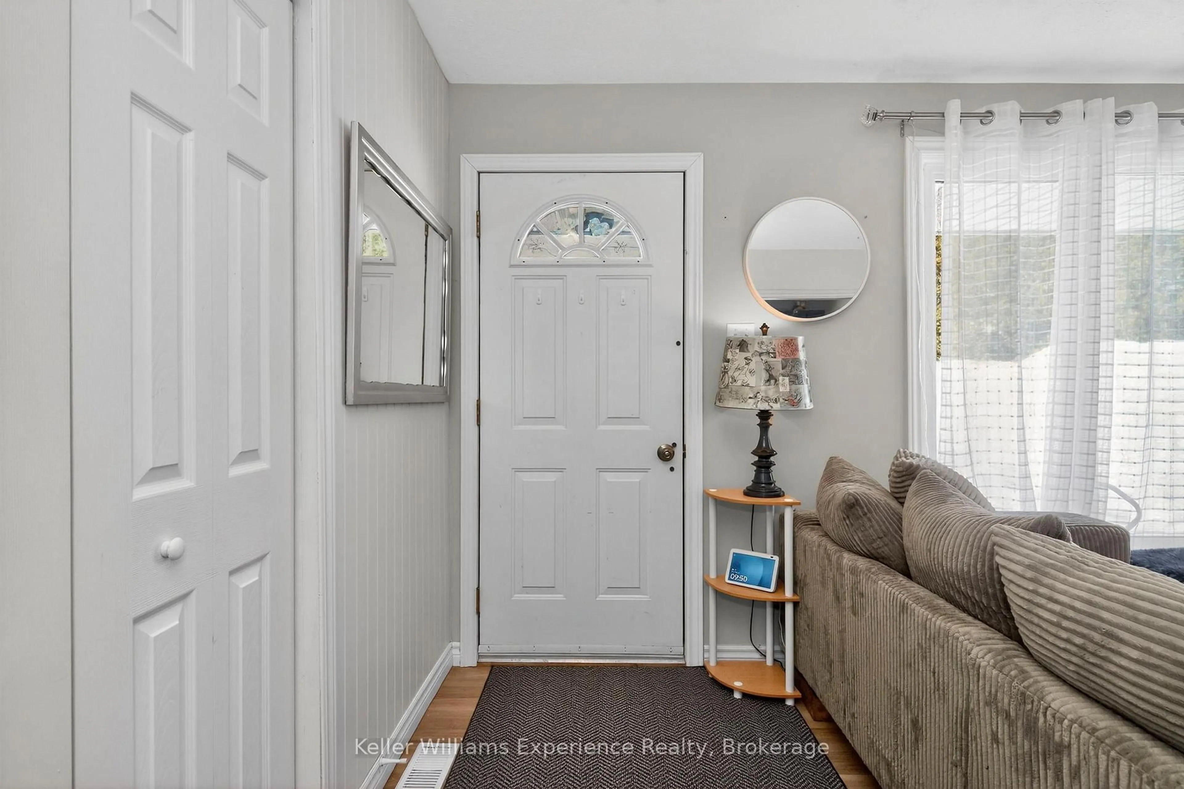 Indoor entryway for 229 Mountain Ave, Tay Ontario L0K 2C0