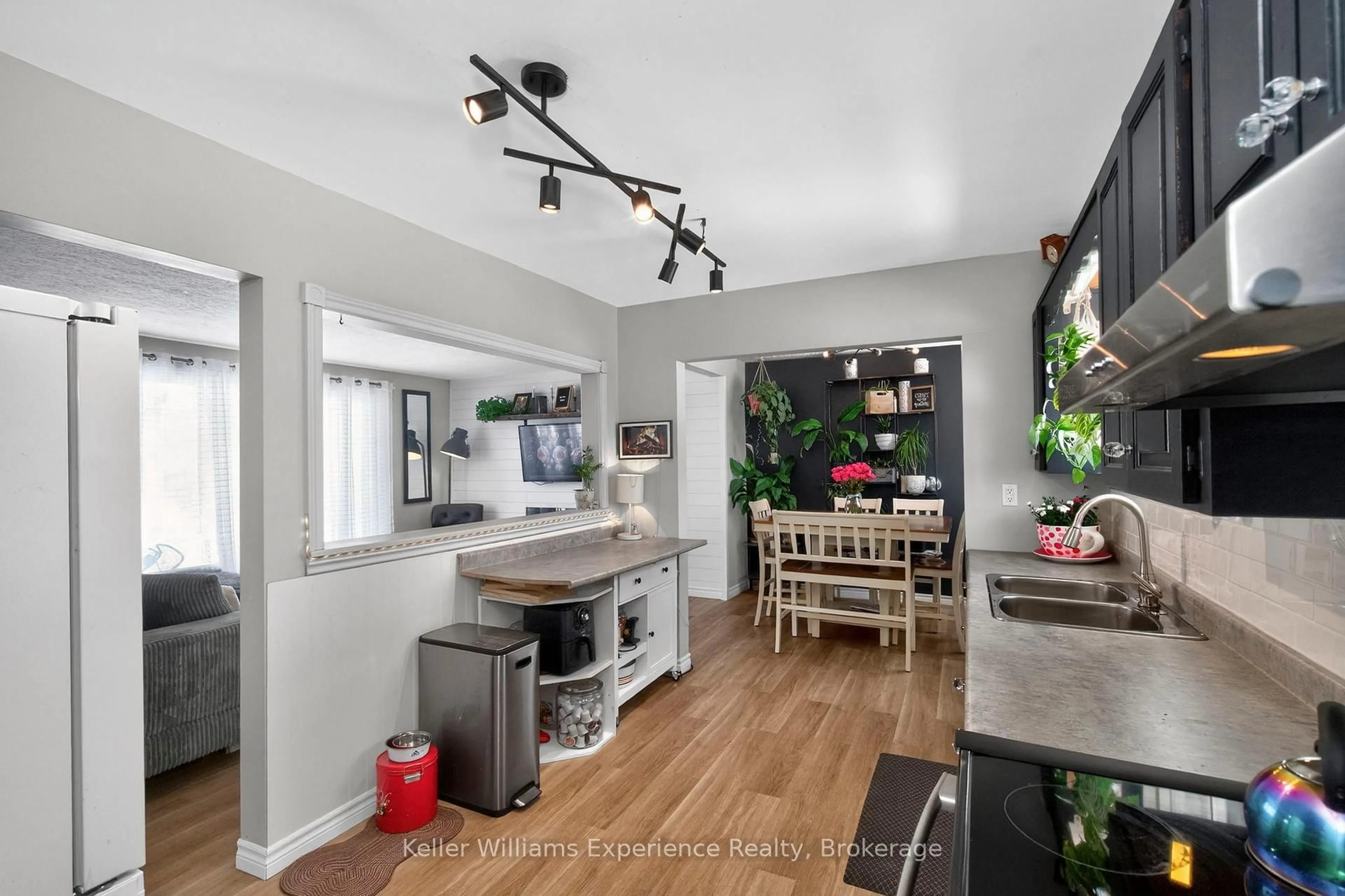 Open concept kitchen, unknown for 229 Mountain Ave, Tay Ontario L0K 2C0