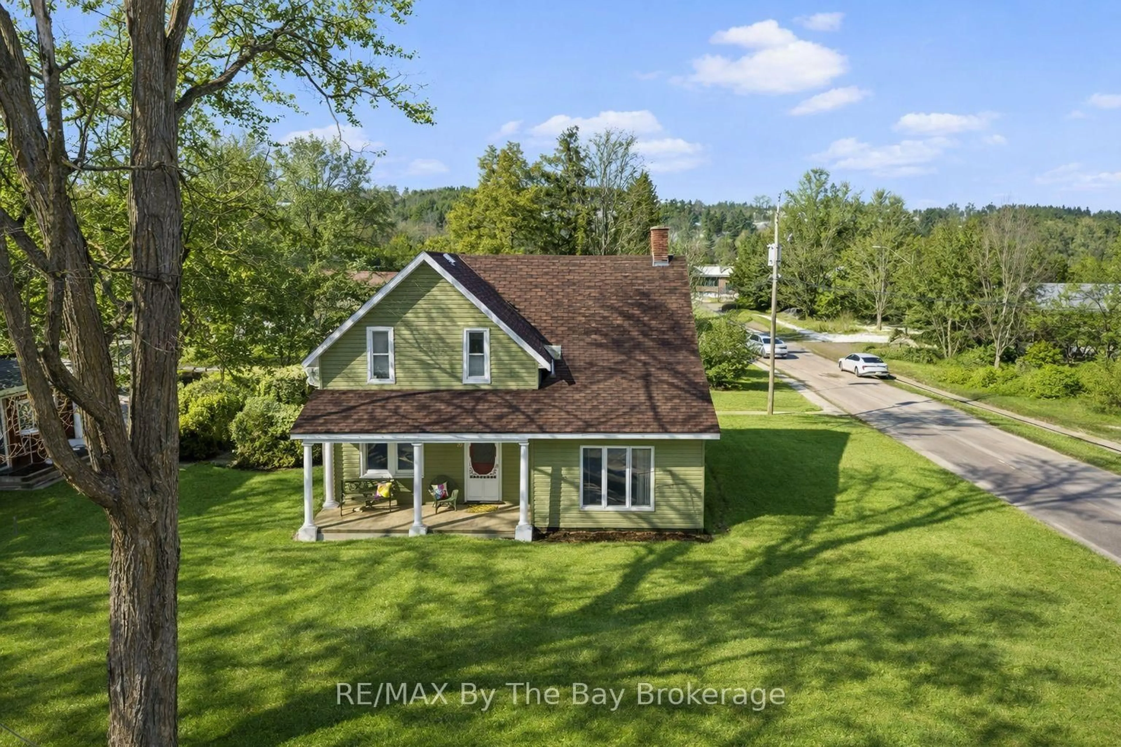 A pic from outside/outdoor area/front of a property/back of a property/a pic from drone, water/lake/river/ocean view for 10 Wellington St, Clearview Ontario L0M 1G0