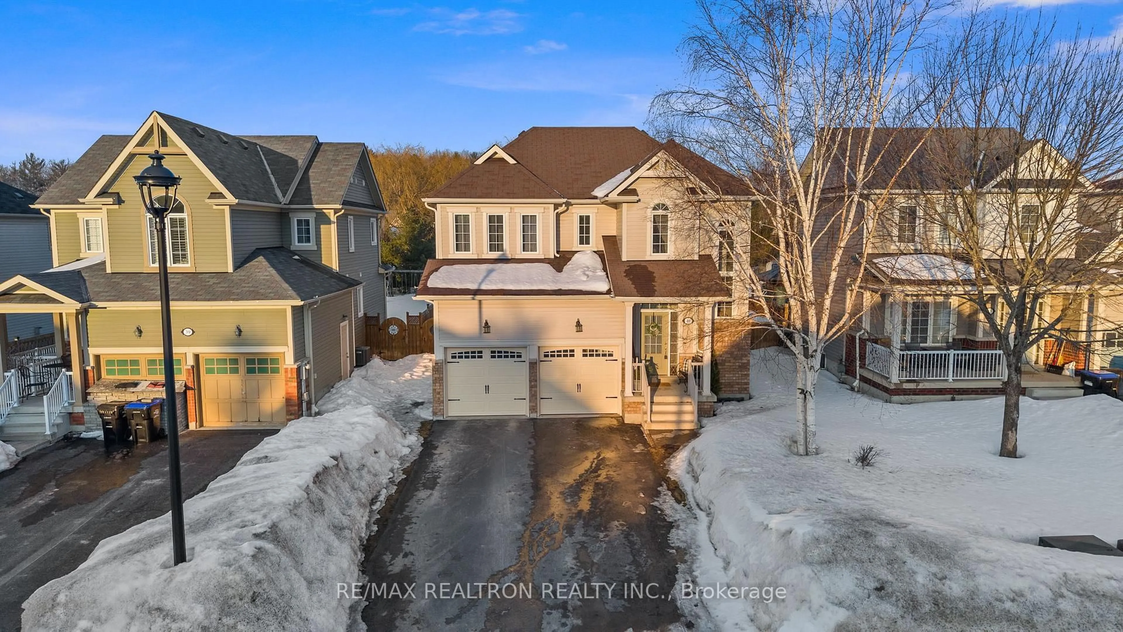 A pic from outside/outdoor area/front of a property/back of a property/a pic from drone, street for 41 Christy Dr, Wasaga Beach Ontario L9Z 0E5
