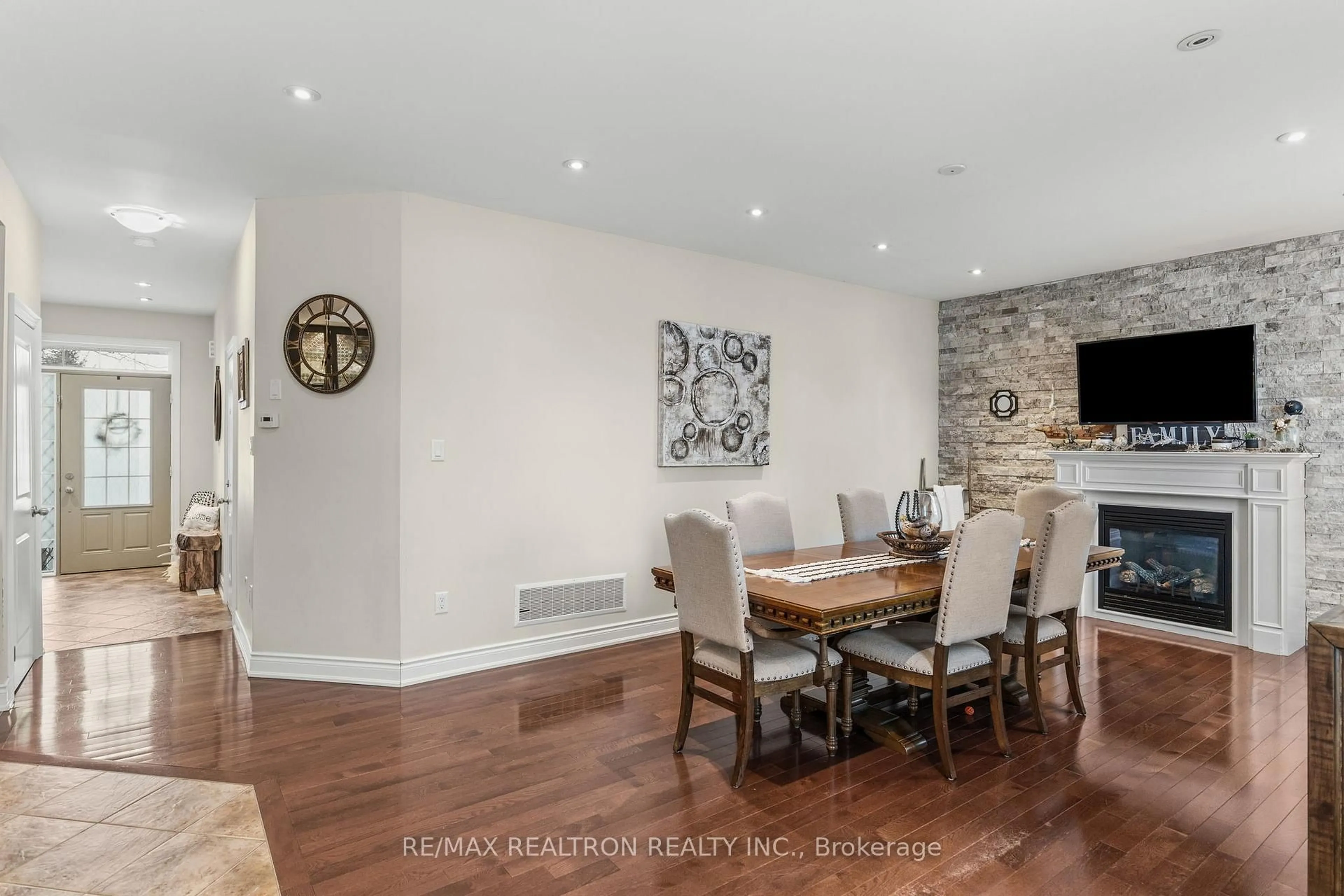 Dining room, unknown for 41 Christy Dr, Wasaga Beach Ontario L9Z 0E5