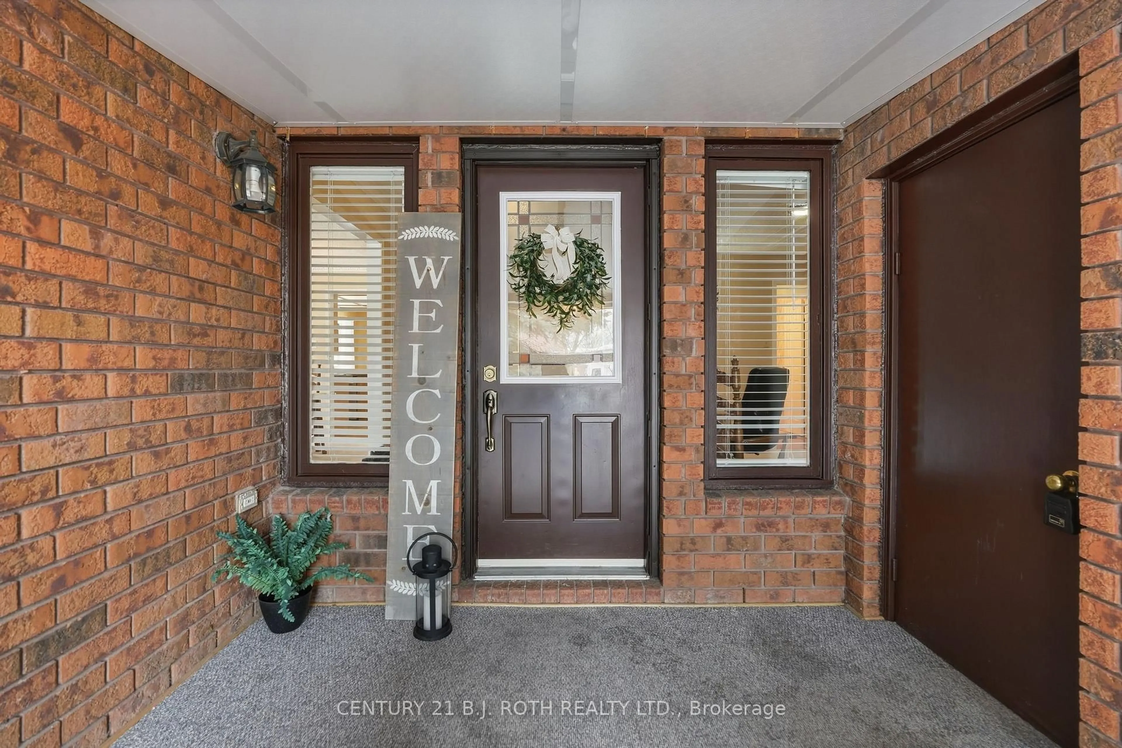 Indoor entryway for 25 Autumn Lane, Barrie Ontario L4N 6G8