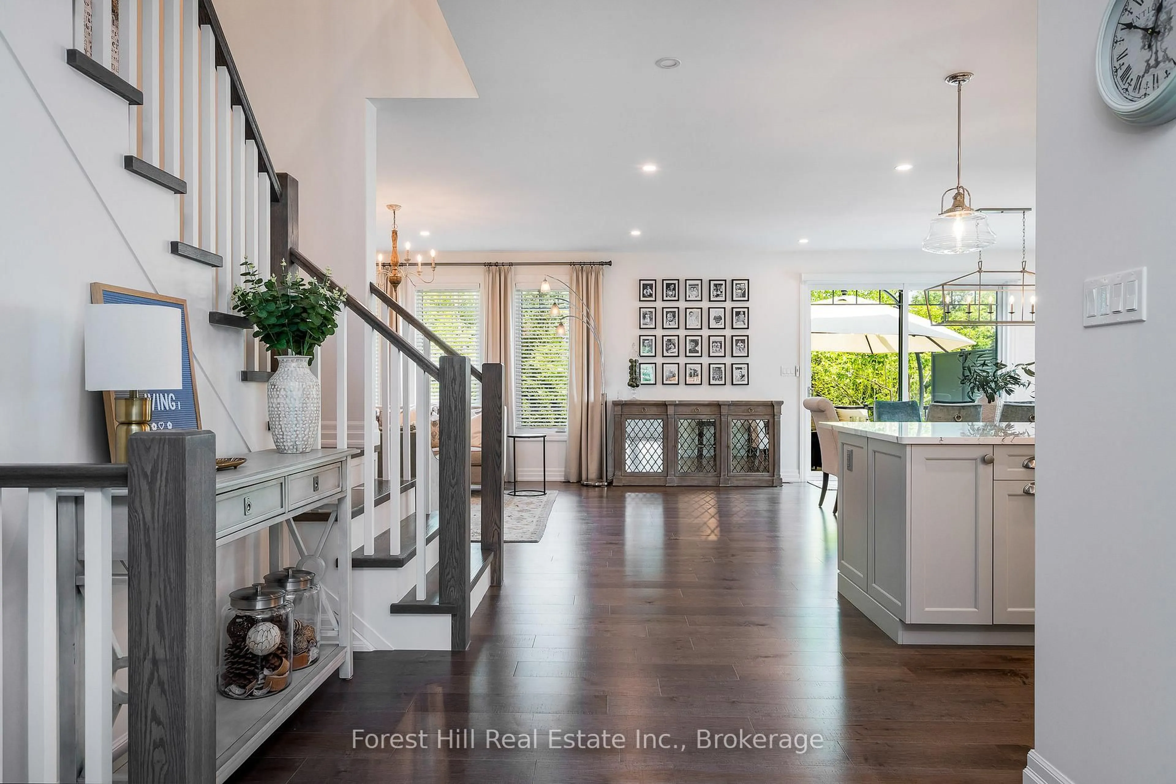 Indoor entryway for 155 Glenlake Blvd, Collingwood Ontario L9Y 0X2