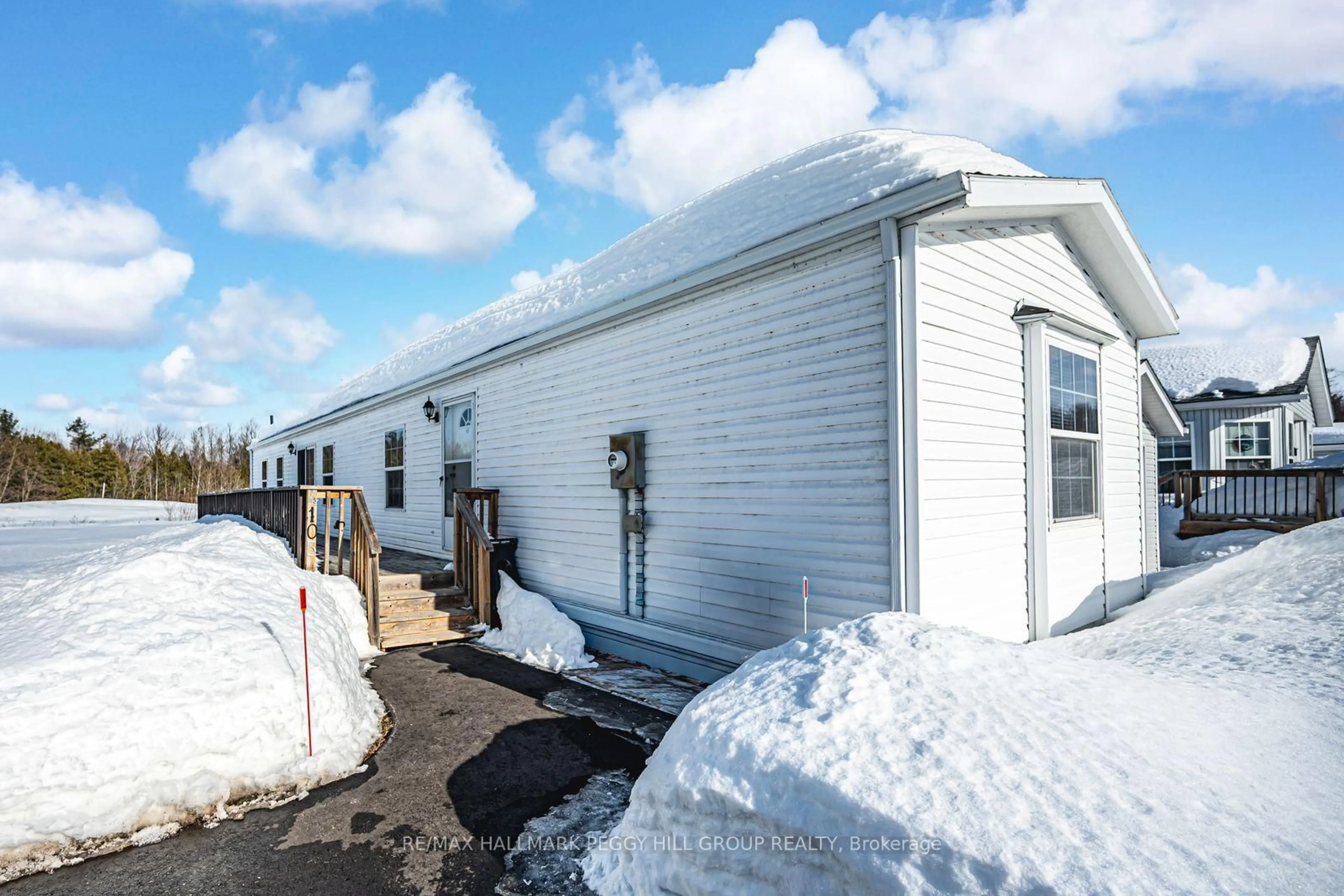 Home with vinyl exterior material, building for 4105 Haines St, Severn Ontario L3V 0V4