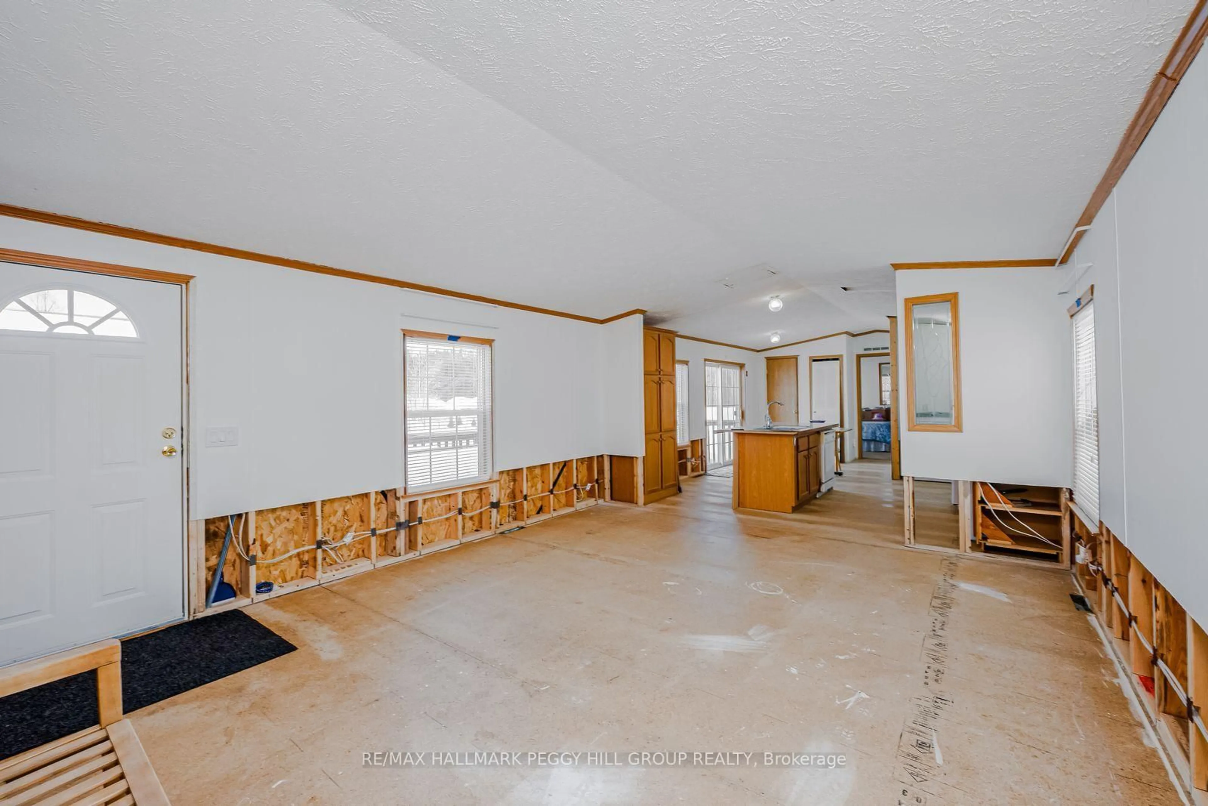 Indoor foyer for 4105 Haines St, Severn Ontario L3V 0V4