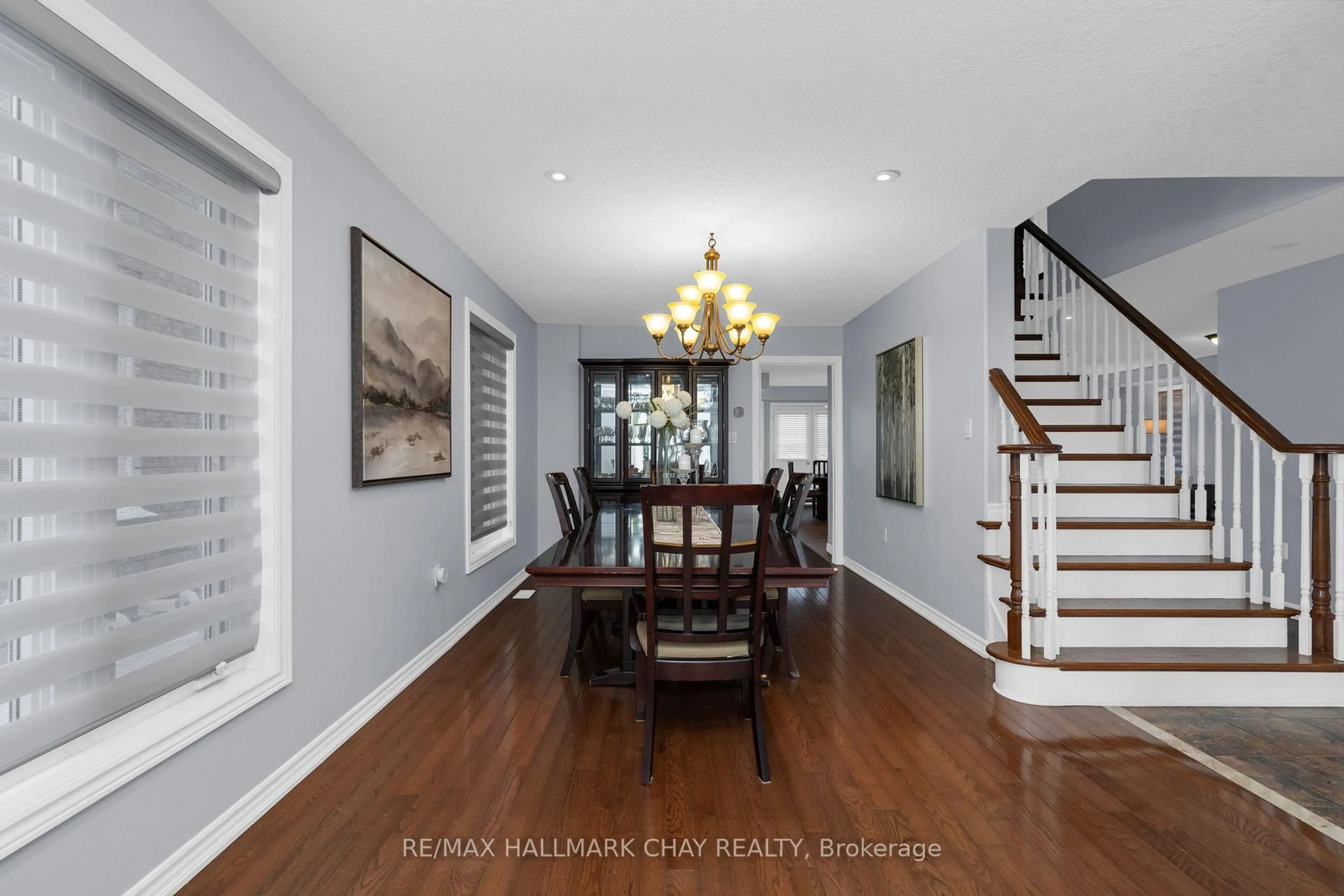 Indoor entryway for 77 Sovereign's Gate, Barrie Ontario L4N 0Y9