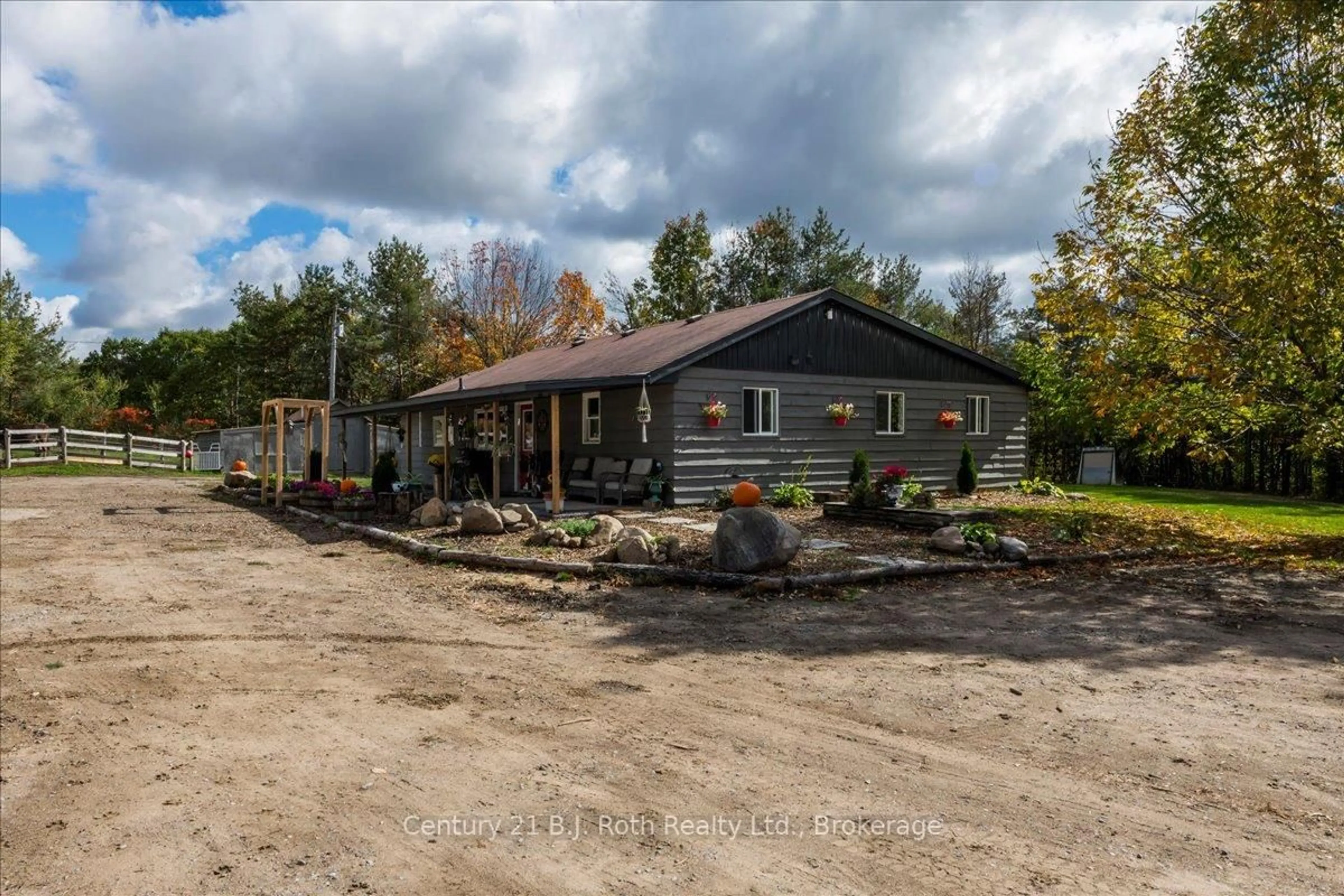 A pic from outside/outdoor area/front of a property/back of a property/a pic from drone, building for 2286 Flos 10 Rd, Springwater Ontario L0L 1P0