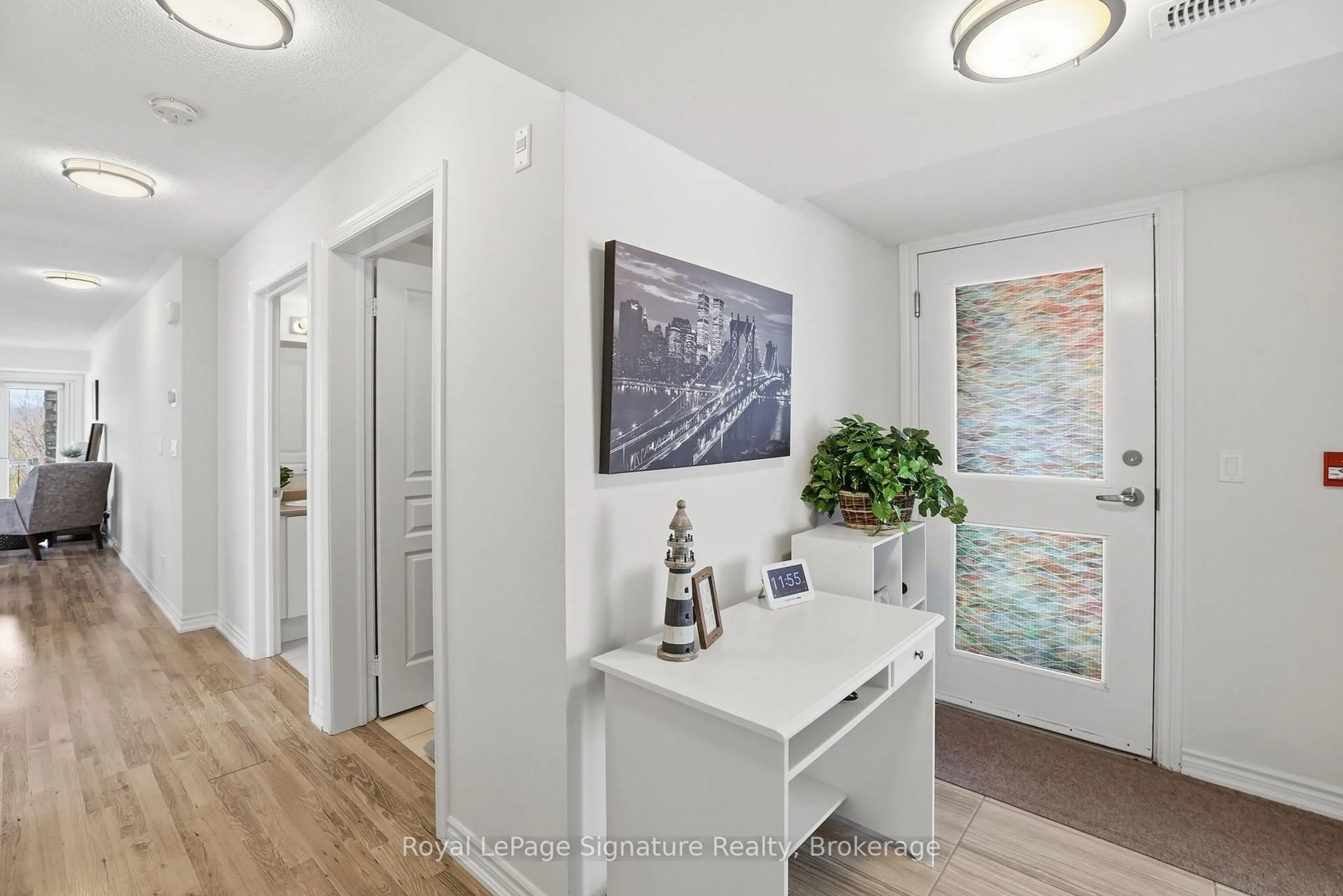 Indoor entryway for 4 ANCHORAGE Cres #101, Collingwood Ontario L9Y 0Y6