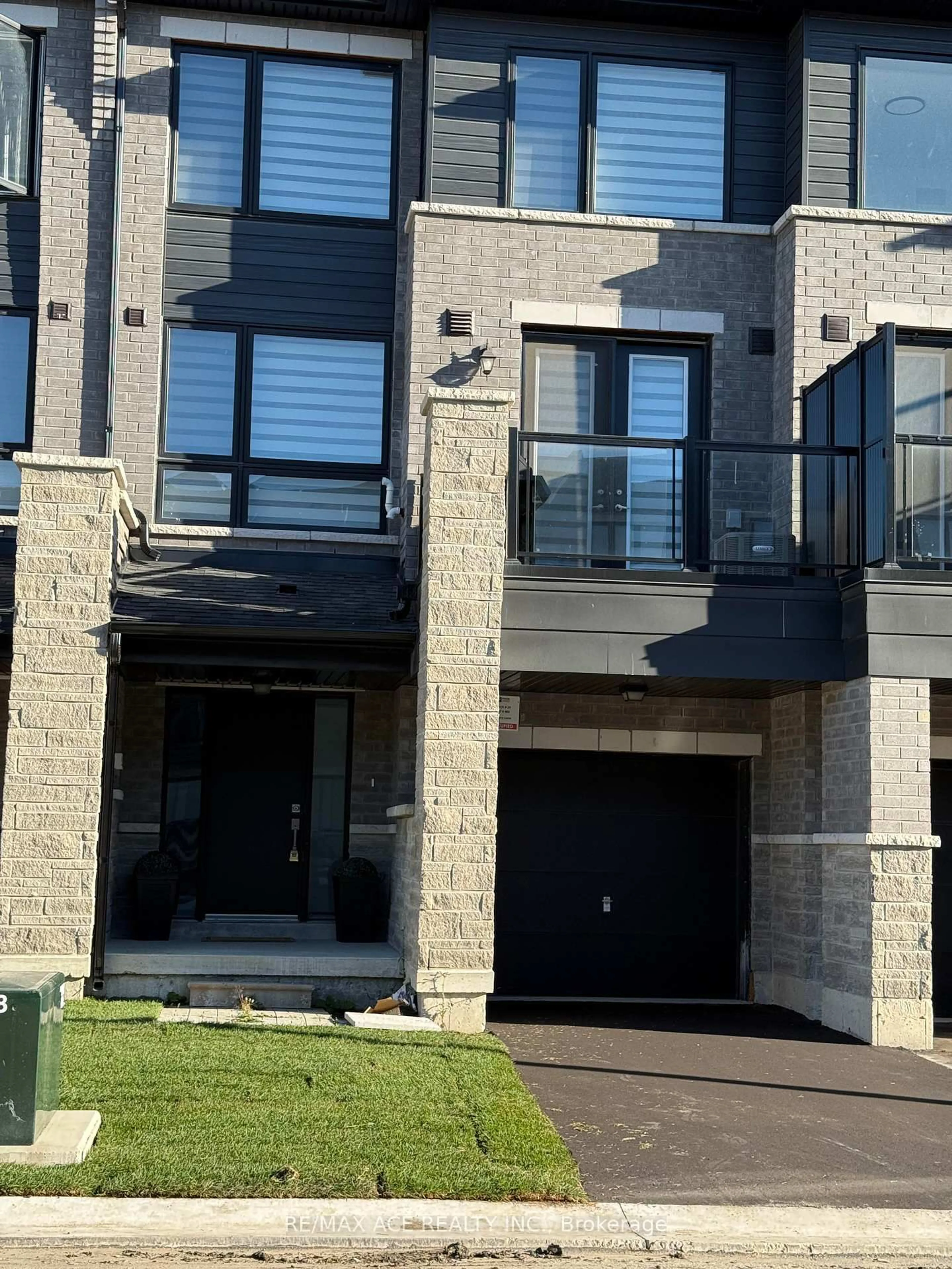 Home with brick exterior material, street for 24 Spry Lane, Barrie Ontario L9J 0N6