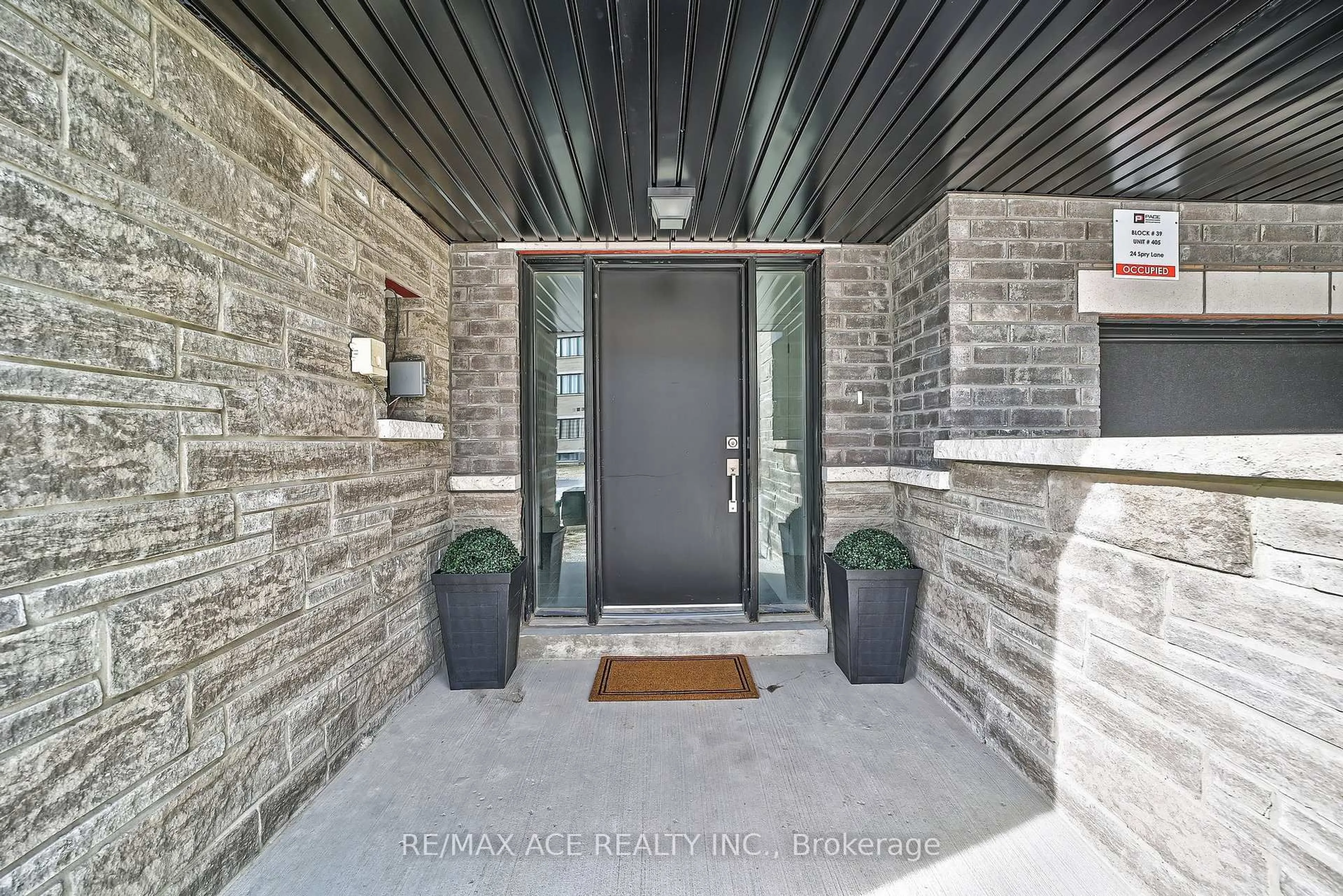 Indoor entryway for 24 Spry Lane, Barrie Ontario L9J 0N6