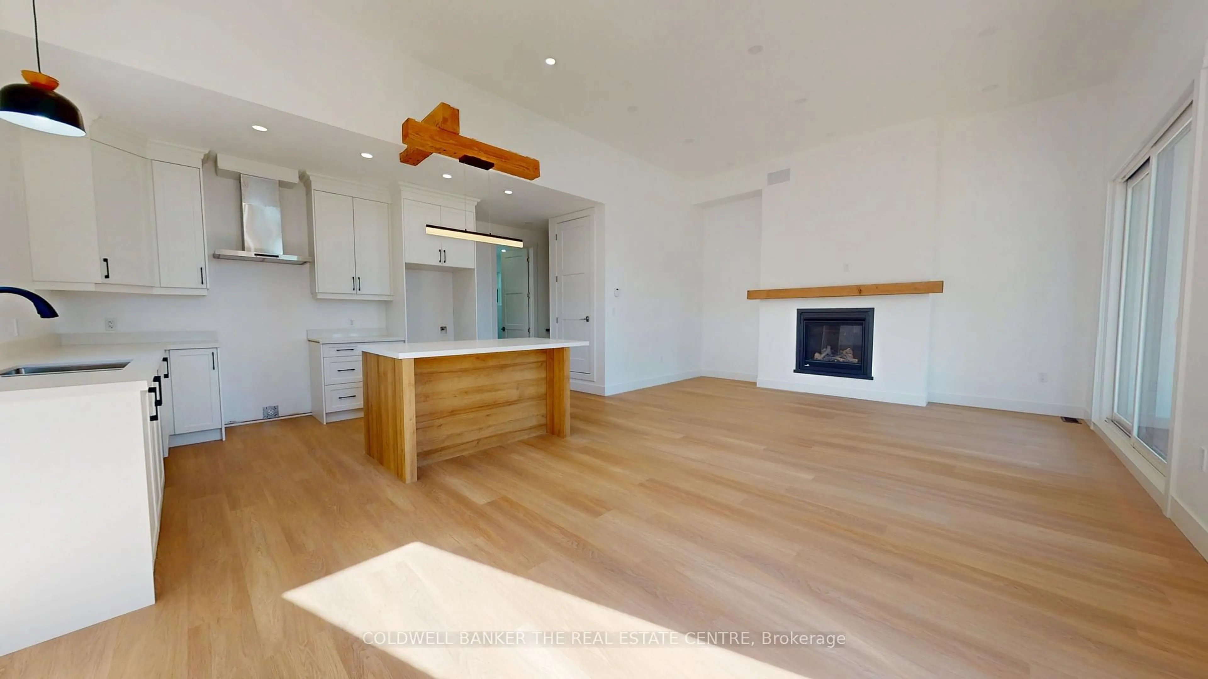 Open concept kitchen, wood/laminate floor for 60 Gray St, Severn Ontario L0K 1E0