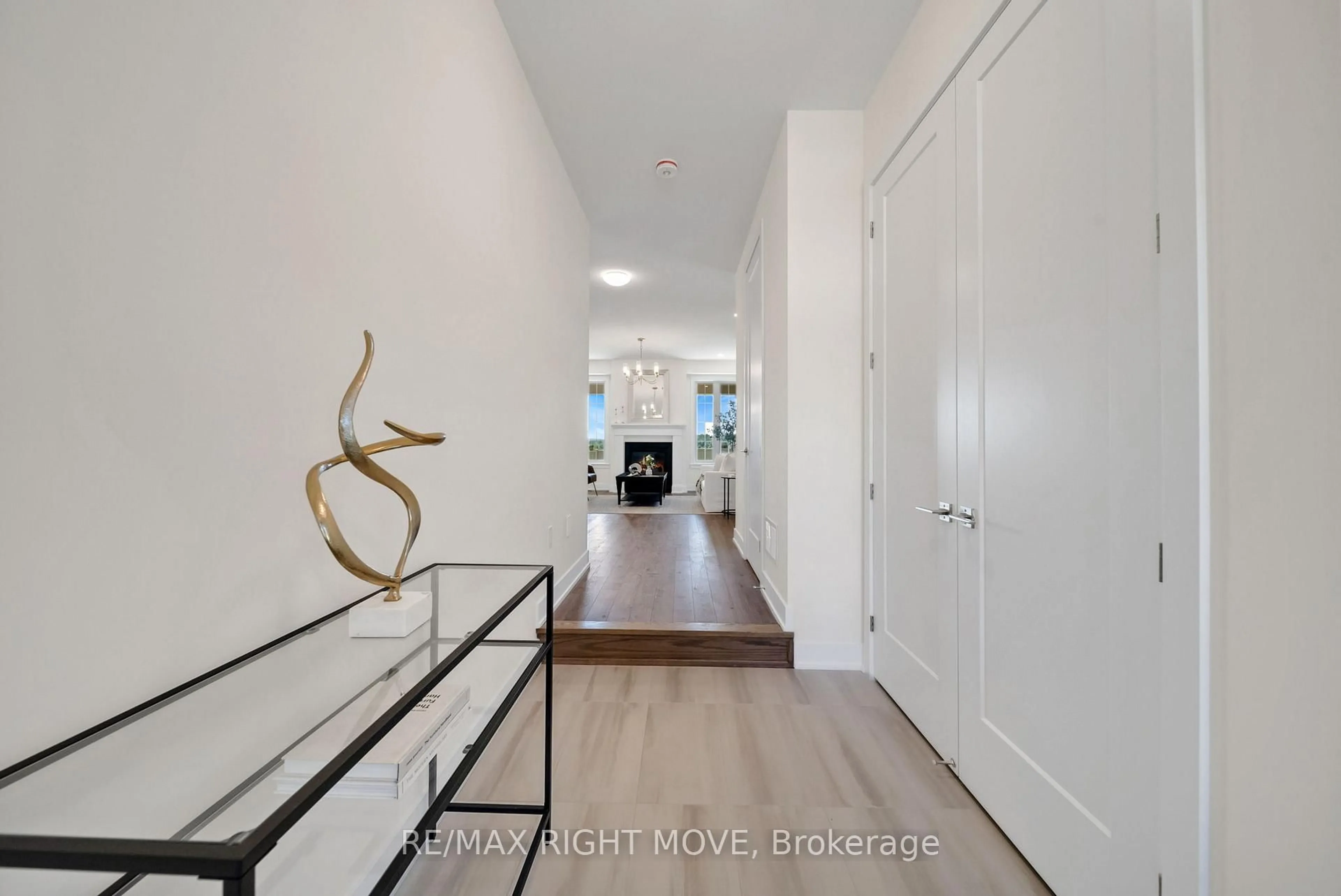 Indoor entryway for 3194 Orion Blvd, Orillia Ontario L3V 8M6