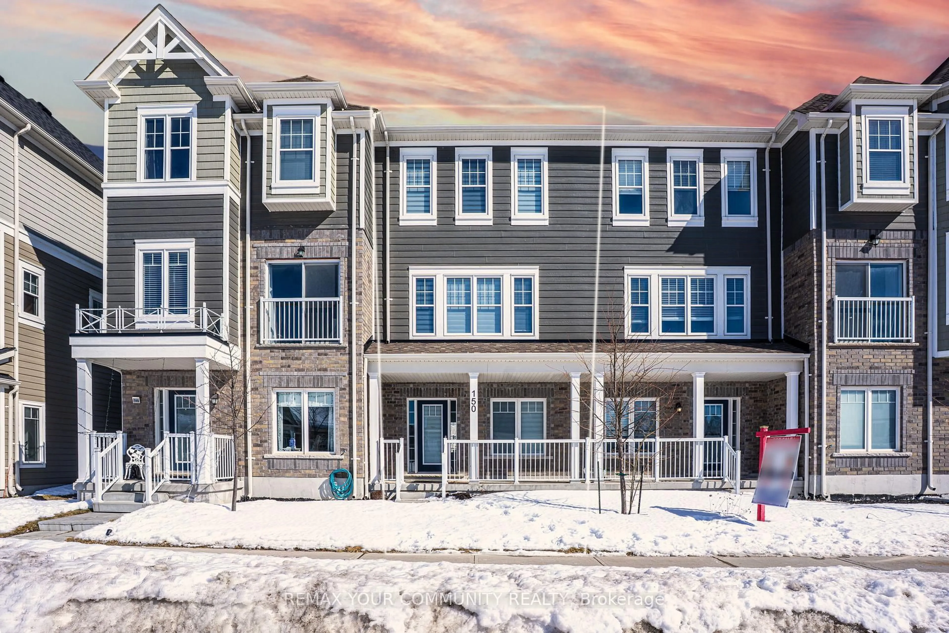 A pic from outside/outdoor area/front of a property/back of a property/a pic from drone, water/lake/river/ocean view for 150 Village Gate Dr, Wasaga Beach Ontario L9Z 0J7