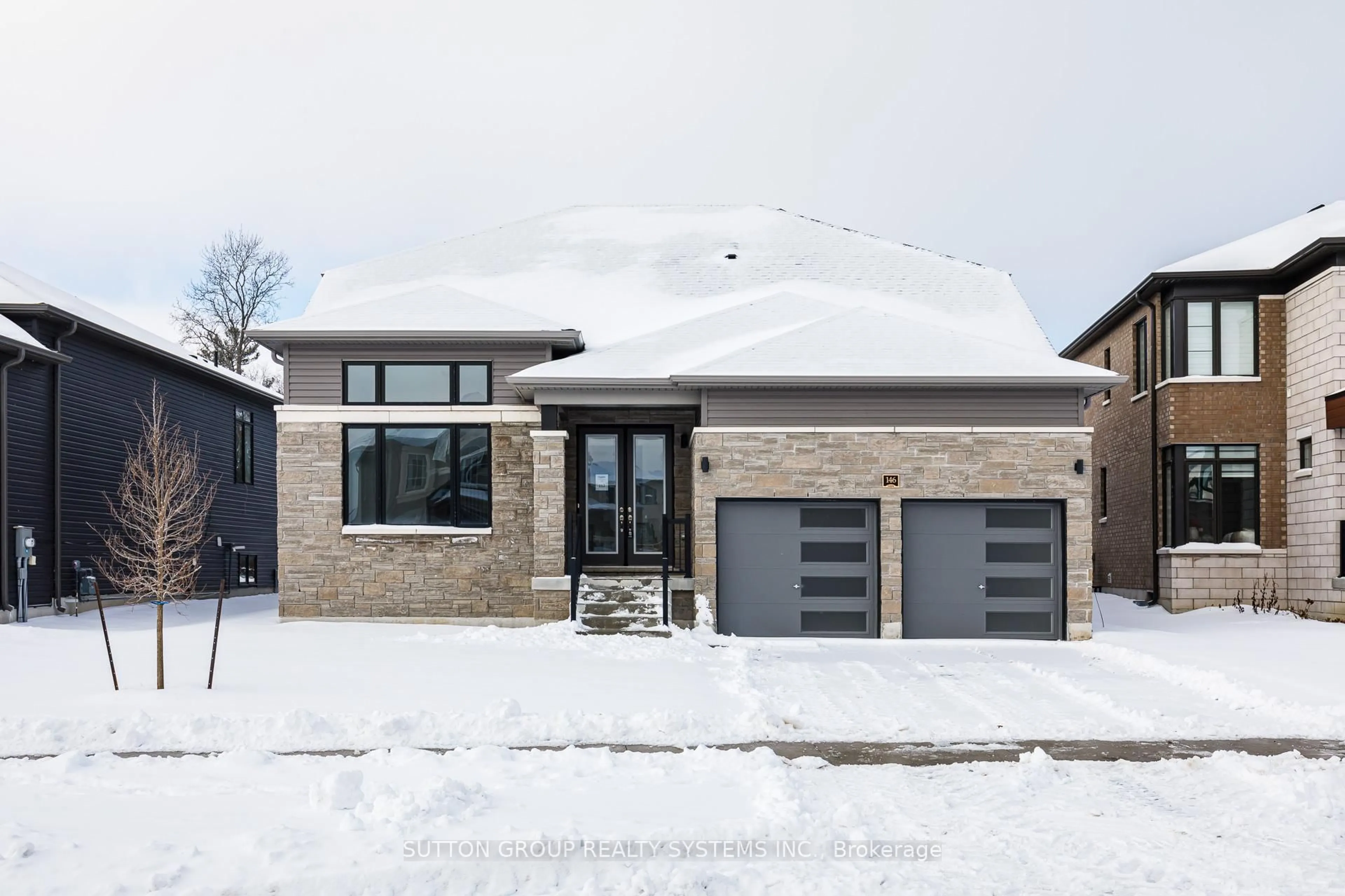 Home with brick exterior material, street for 146 Roseanne Circ, Wasaga Beach Ontario L9Z 0N1