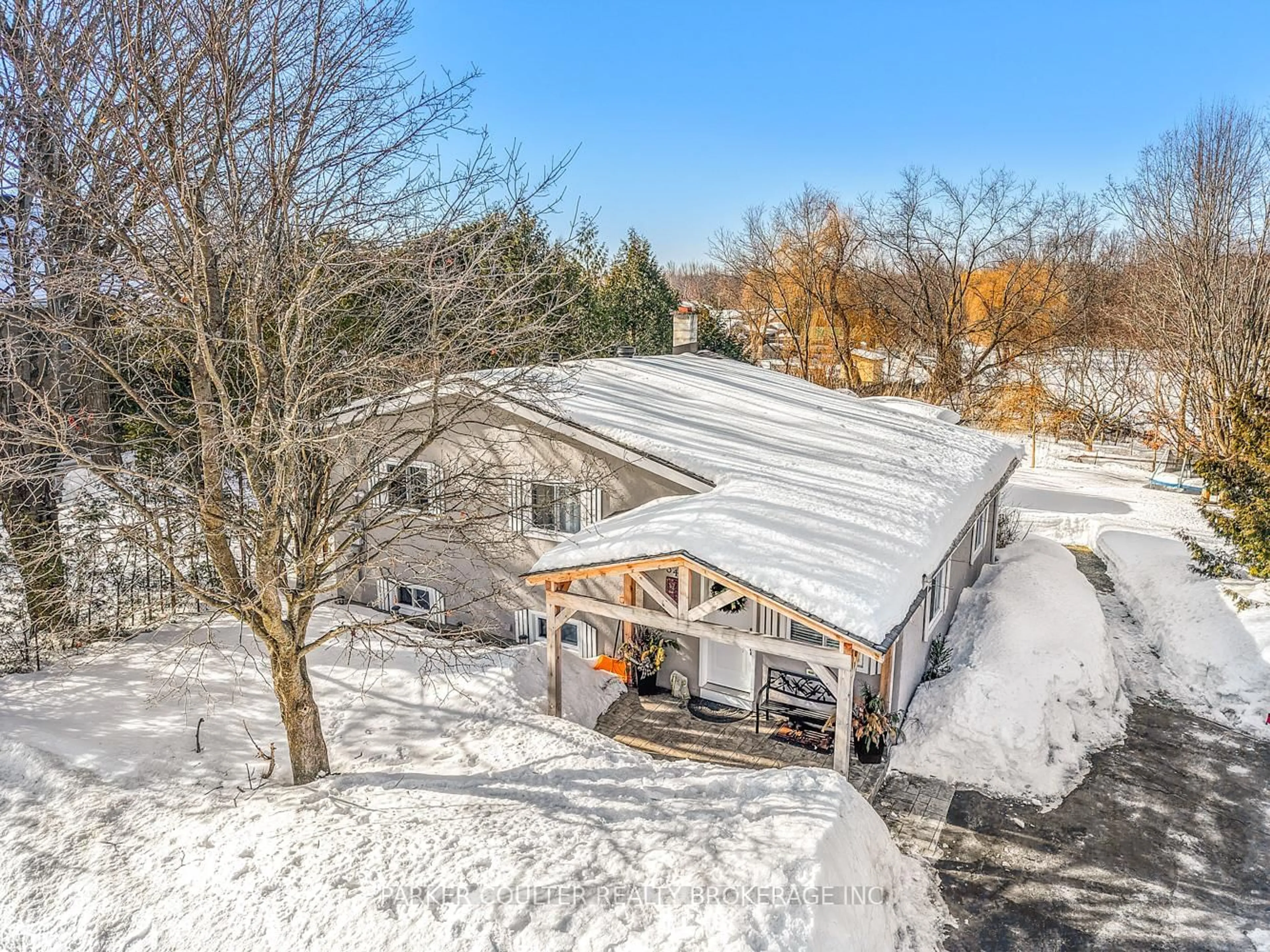 A pic from outside/outdoor area/front of a property/back of a property/a pic from drone, unknown for 348 Albert St, Tay Ontario L0K 2A0