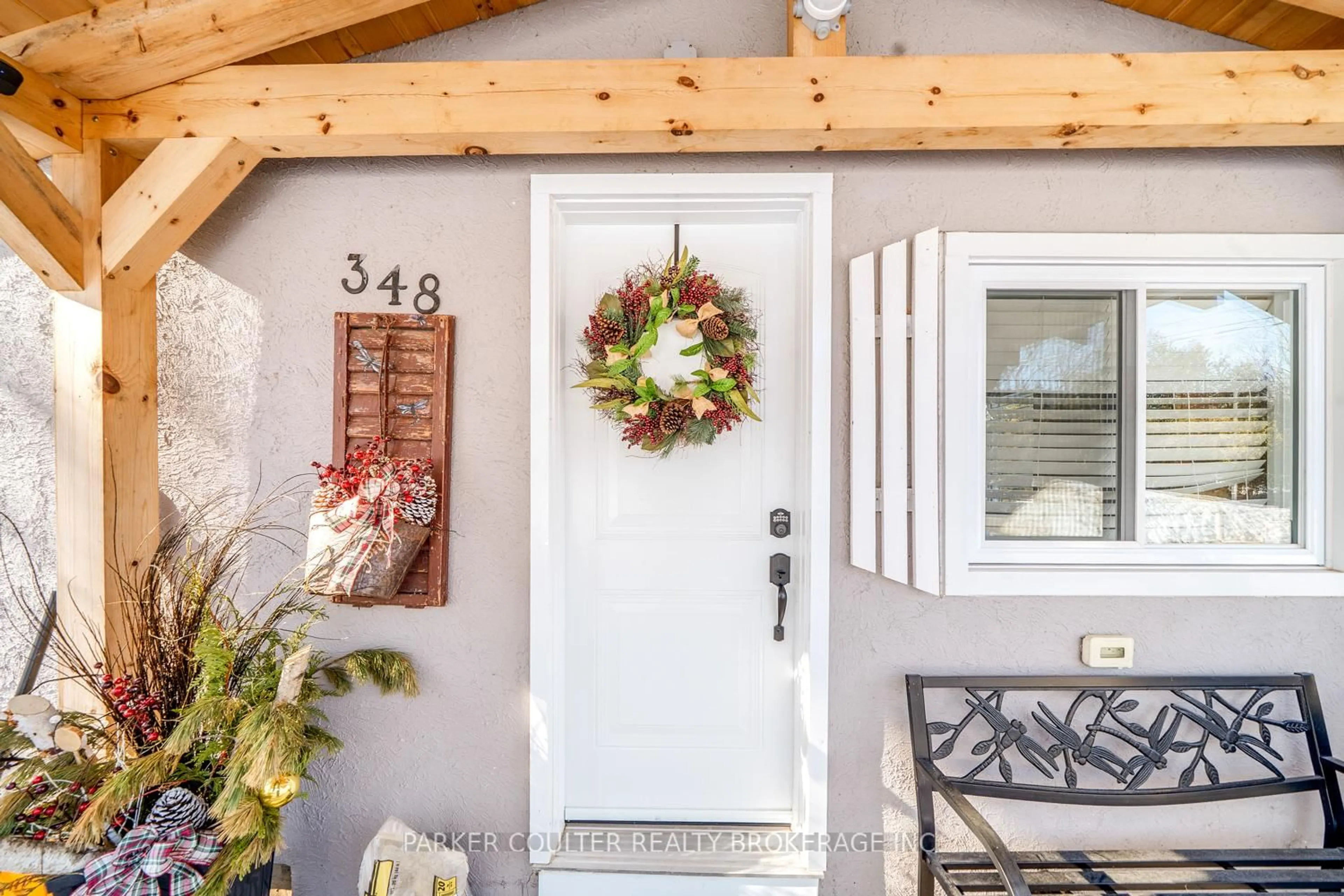 Indoor entryway for 348 Albert St, Tay Ontario L0K 2A0