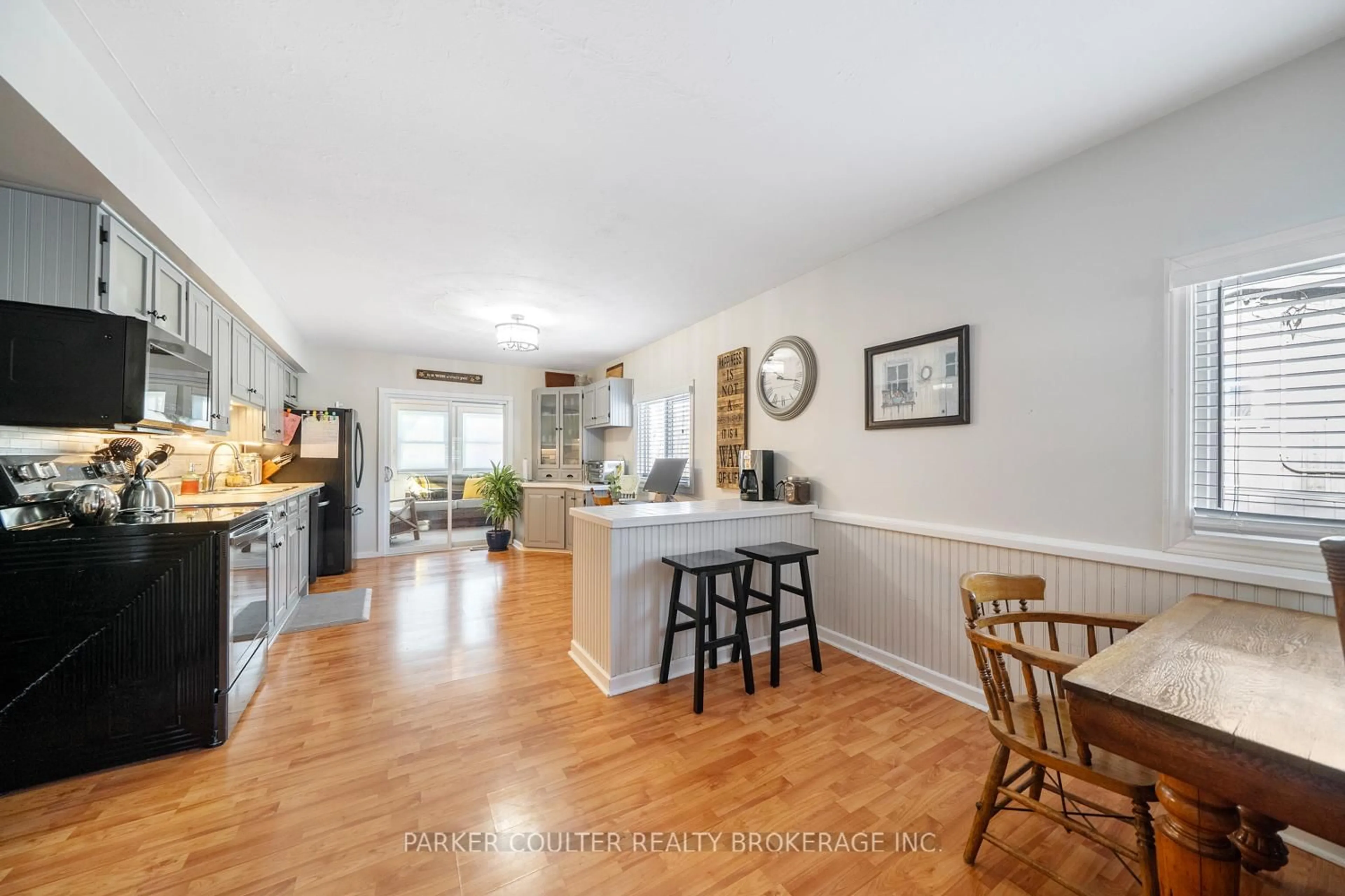 Open concept kitchen, unknown for 348 Albert St, Tay Ontario L0K 2A0