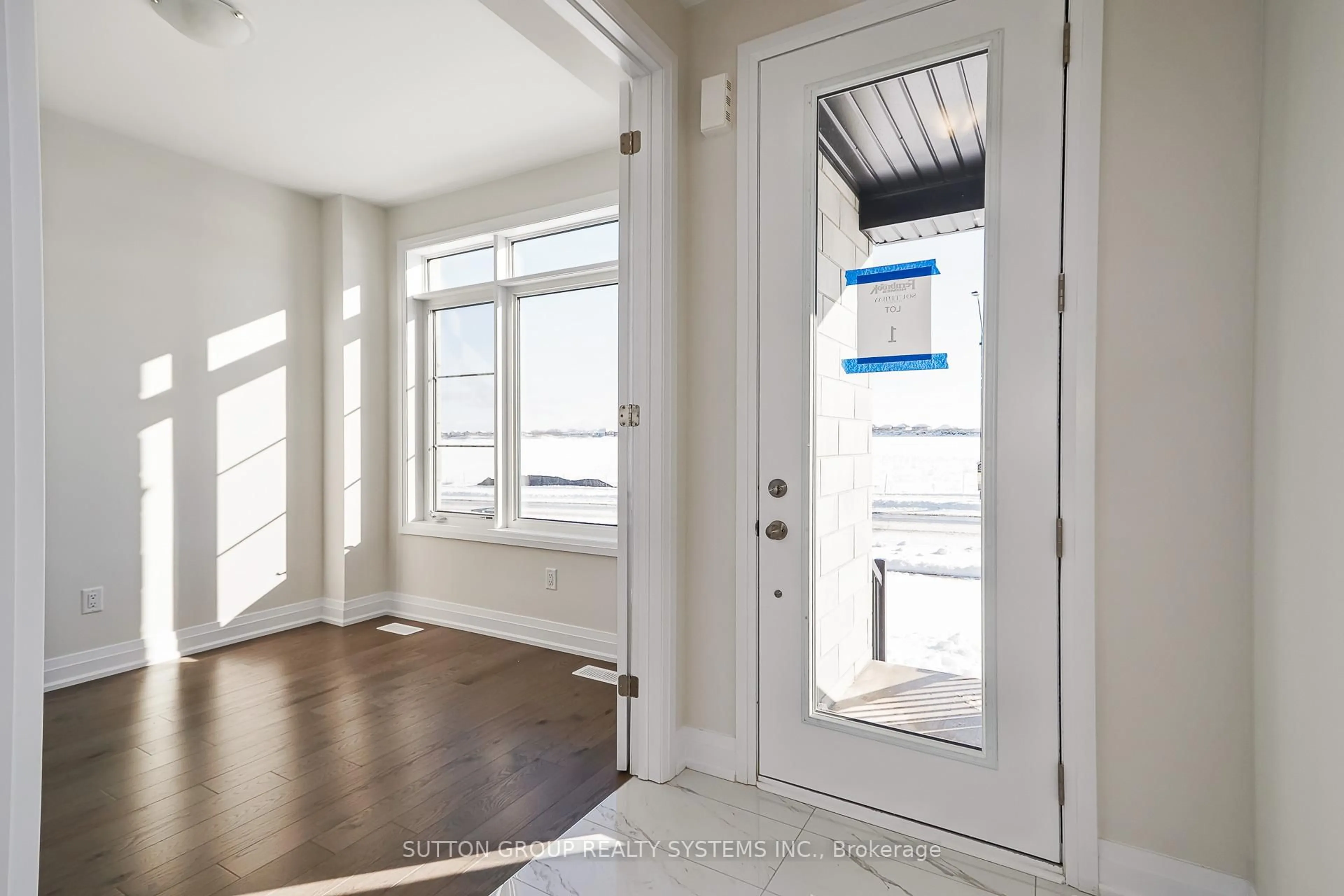 Indoor entryway for 9 Sun Valley Ave, Wasaga Beach Ontario L9Z 0N6