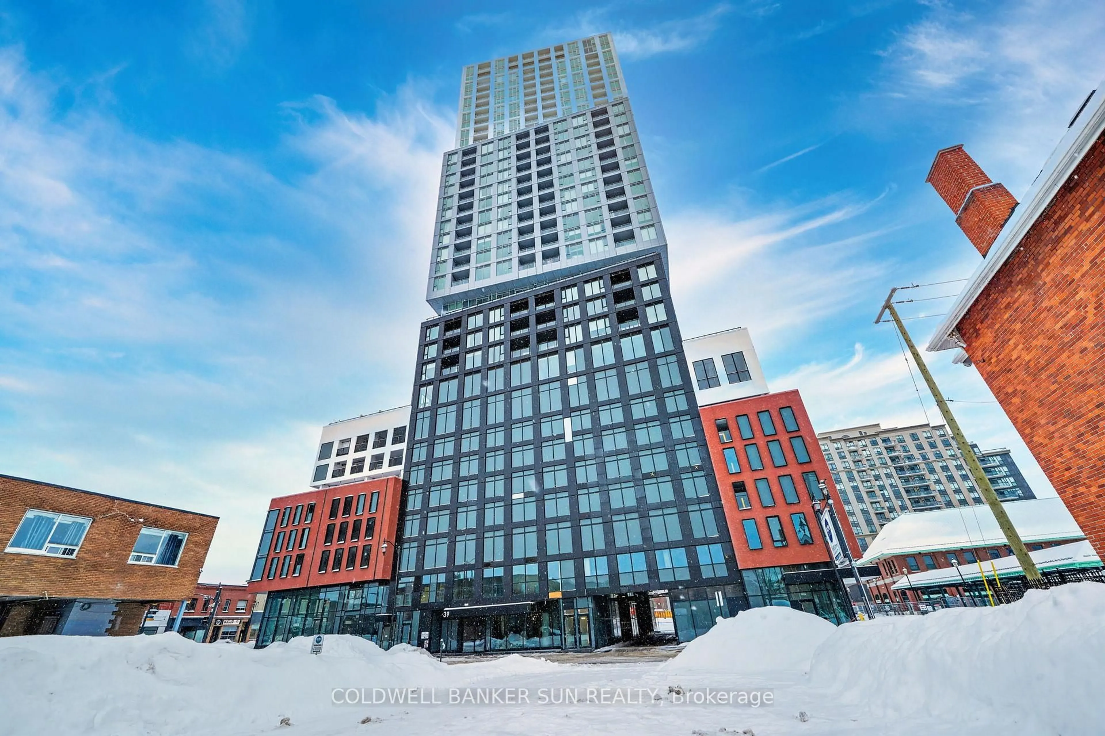 Indoor foyer for 39 Mary St #2009, Barrie Ontario L4N 1S9