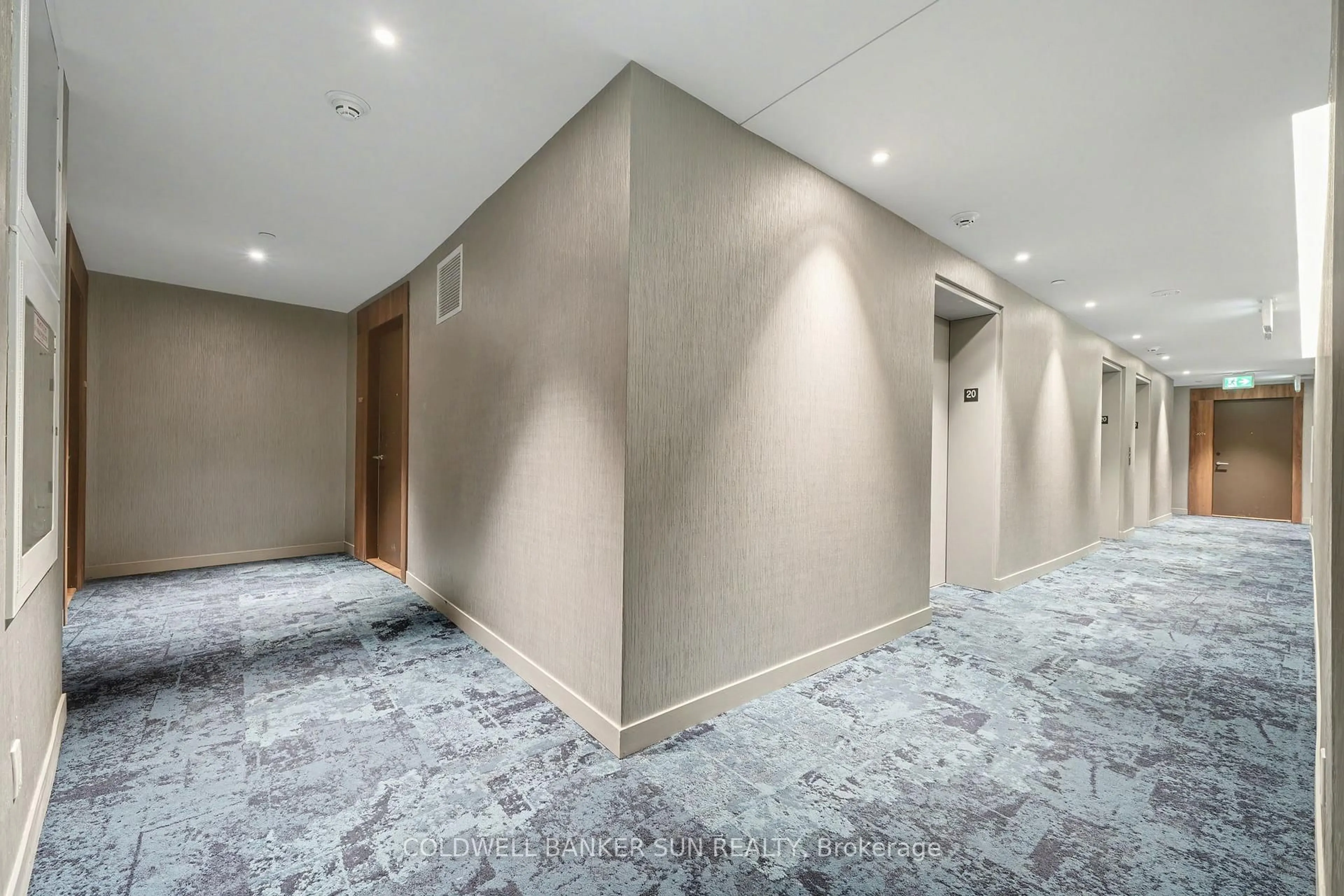 Indoor foyer for 39 Mary St #2009, Barrie Ontario L4N 1S9