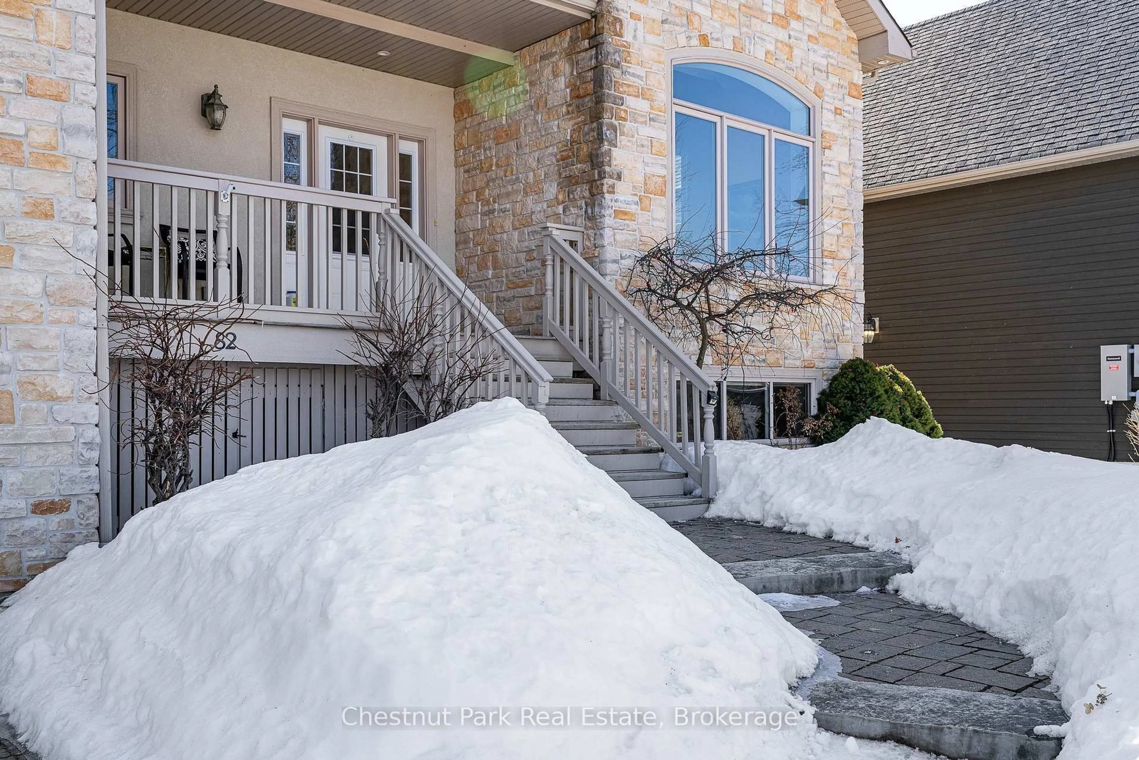 Stairs for 82 Stanley St, Collingwood Ontario L9Y 0G7