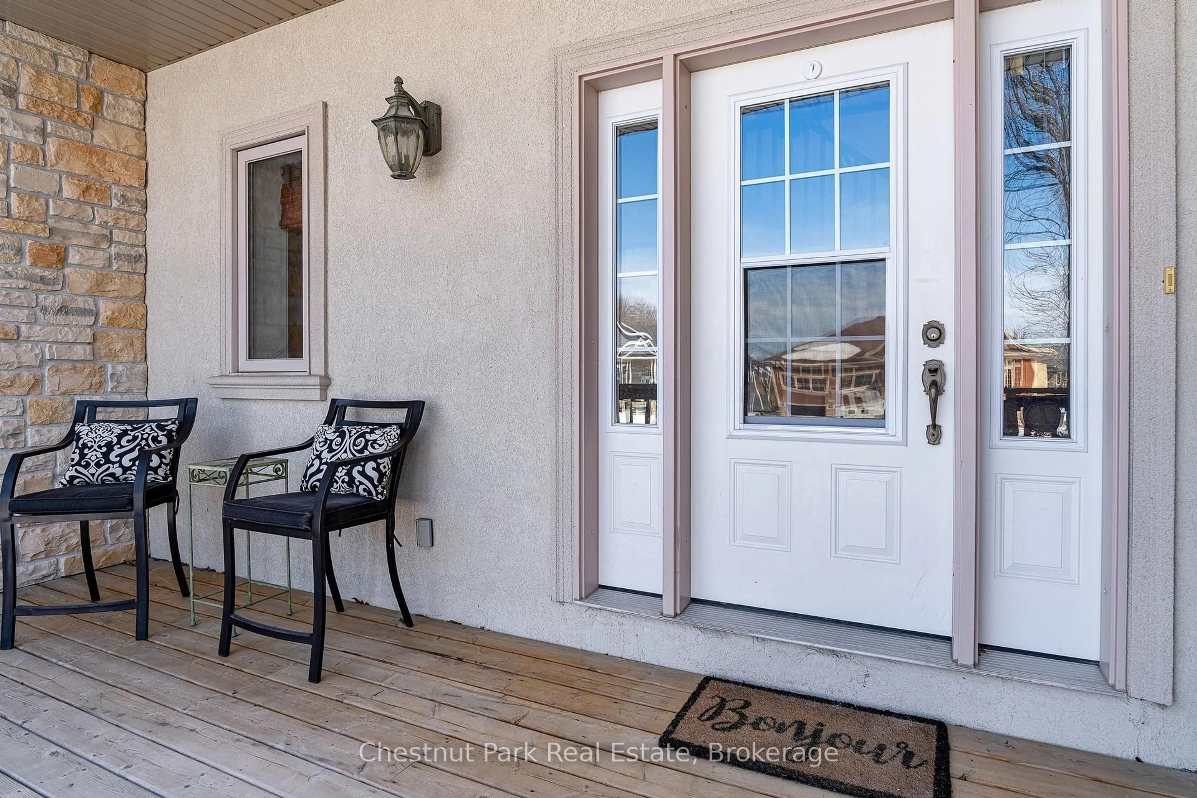 Indoor entryway for 82 Stanley St, Collingwood Ontario L9Y 0G7