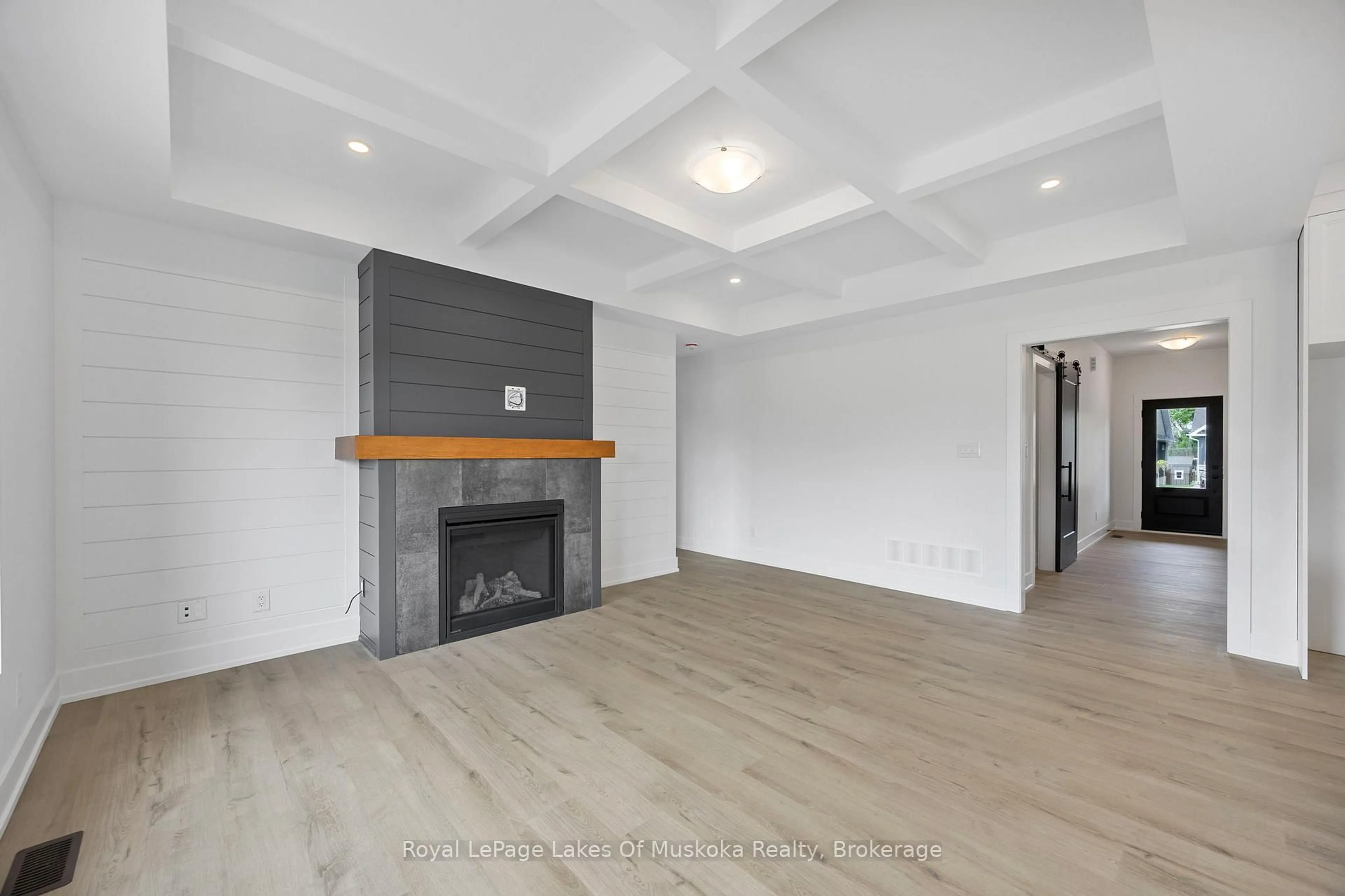 A pic of a room for 114 Brandon Ave, Severn Ontario L0K 1E0