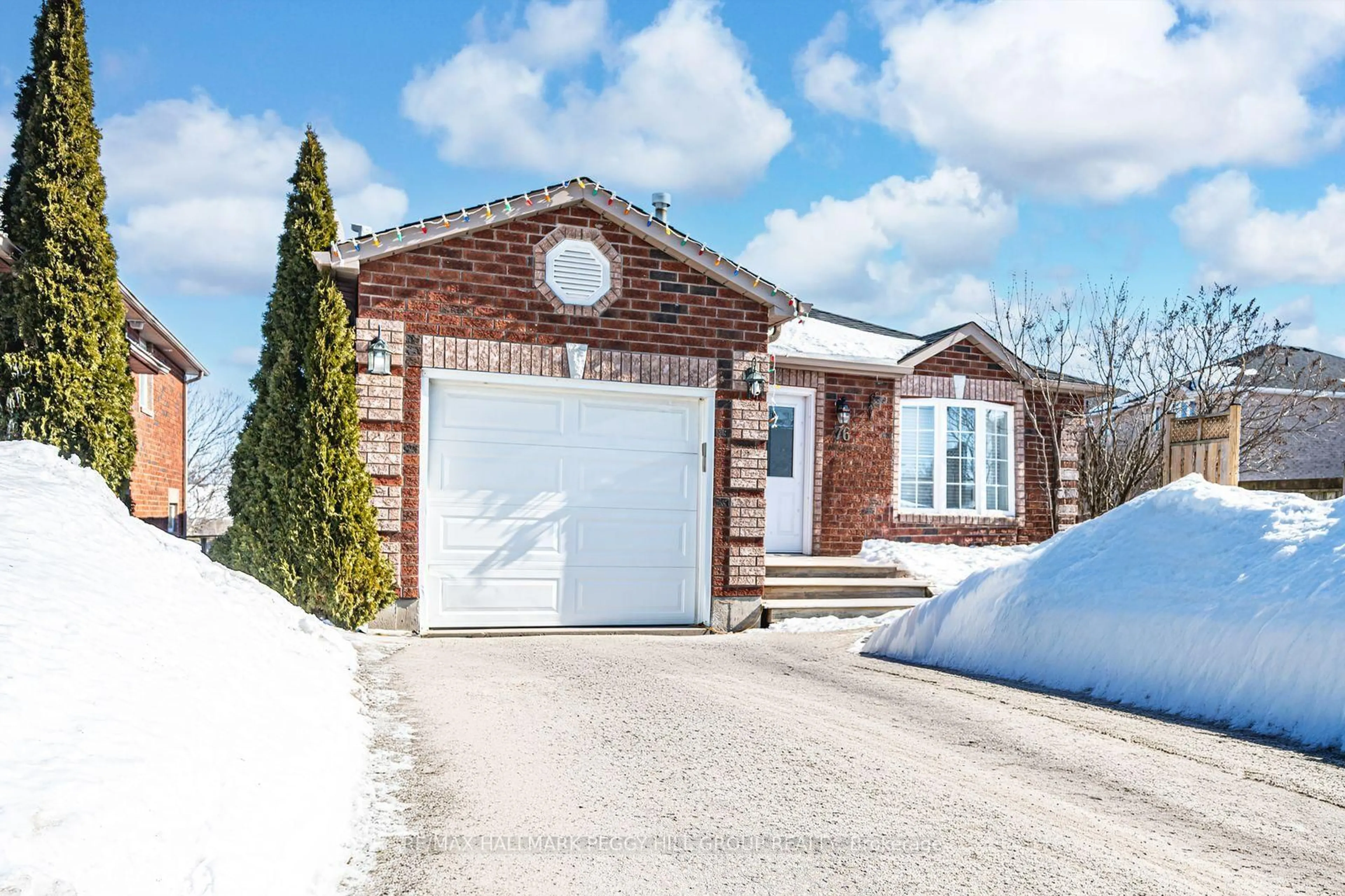 Home with brick exterior material, street for 76 Stanley St, Barrie Ontario L4M 6V5