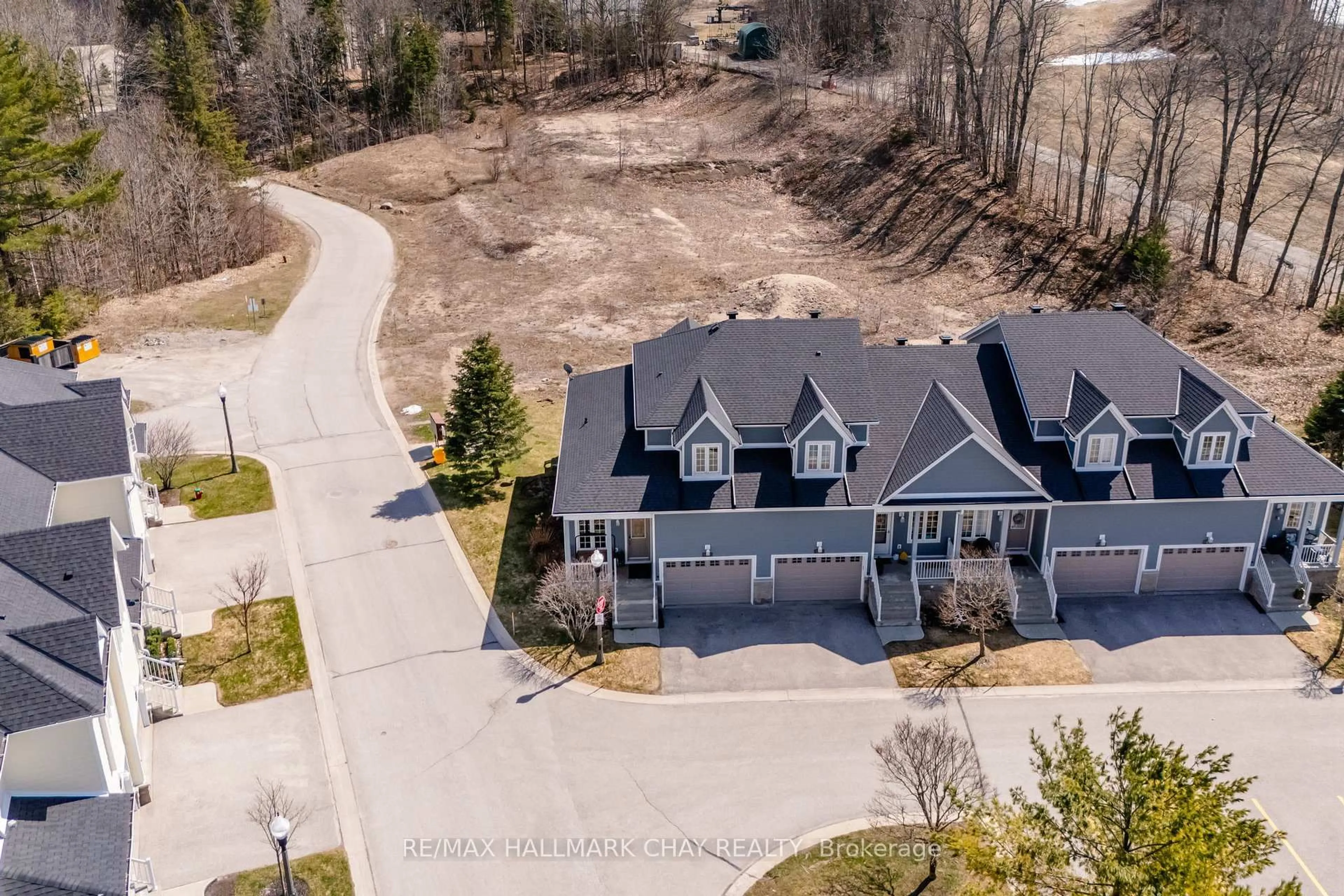 A pic from outside/outdoor area/front of a property/back of a property/a pic from drone, street for 57 High Vista Dr, Oro-Medonte Ontario L4M 4Y8