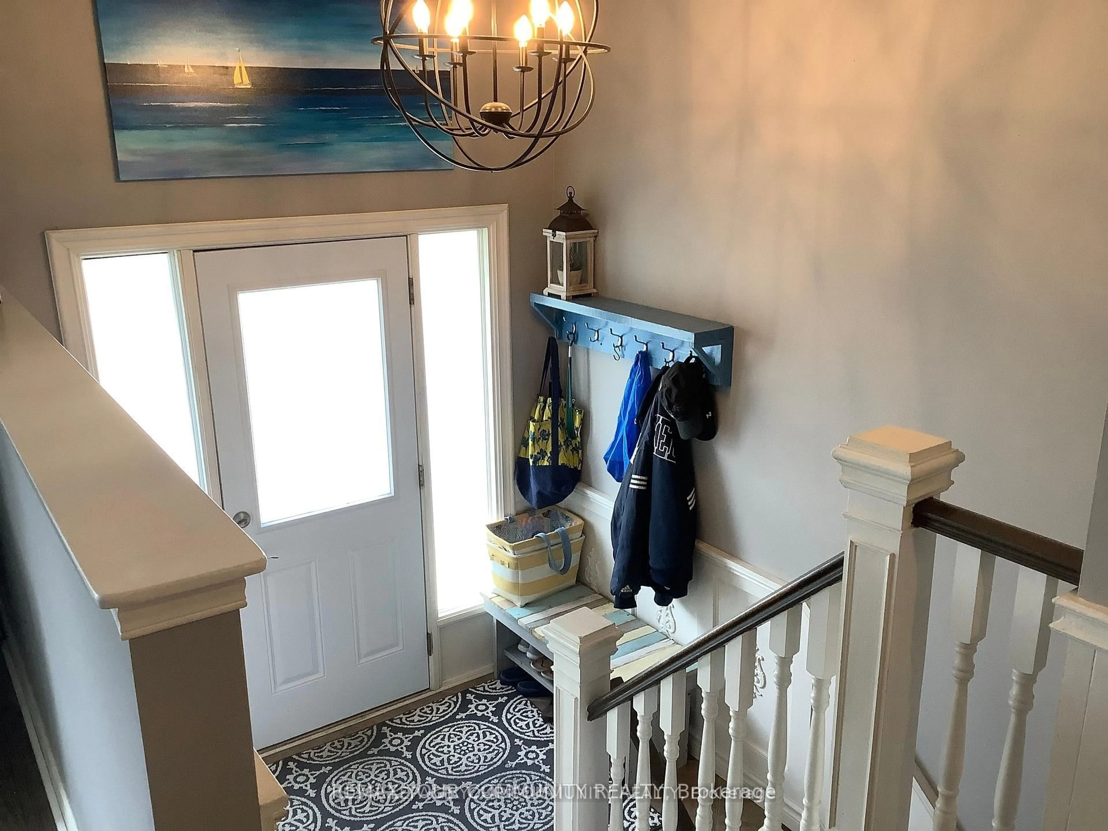 Indoor entryway for 28 Indian Arrow Rd, Barrie Ontario L4M 5H3