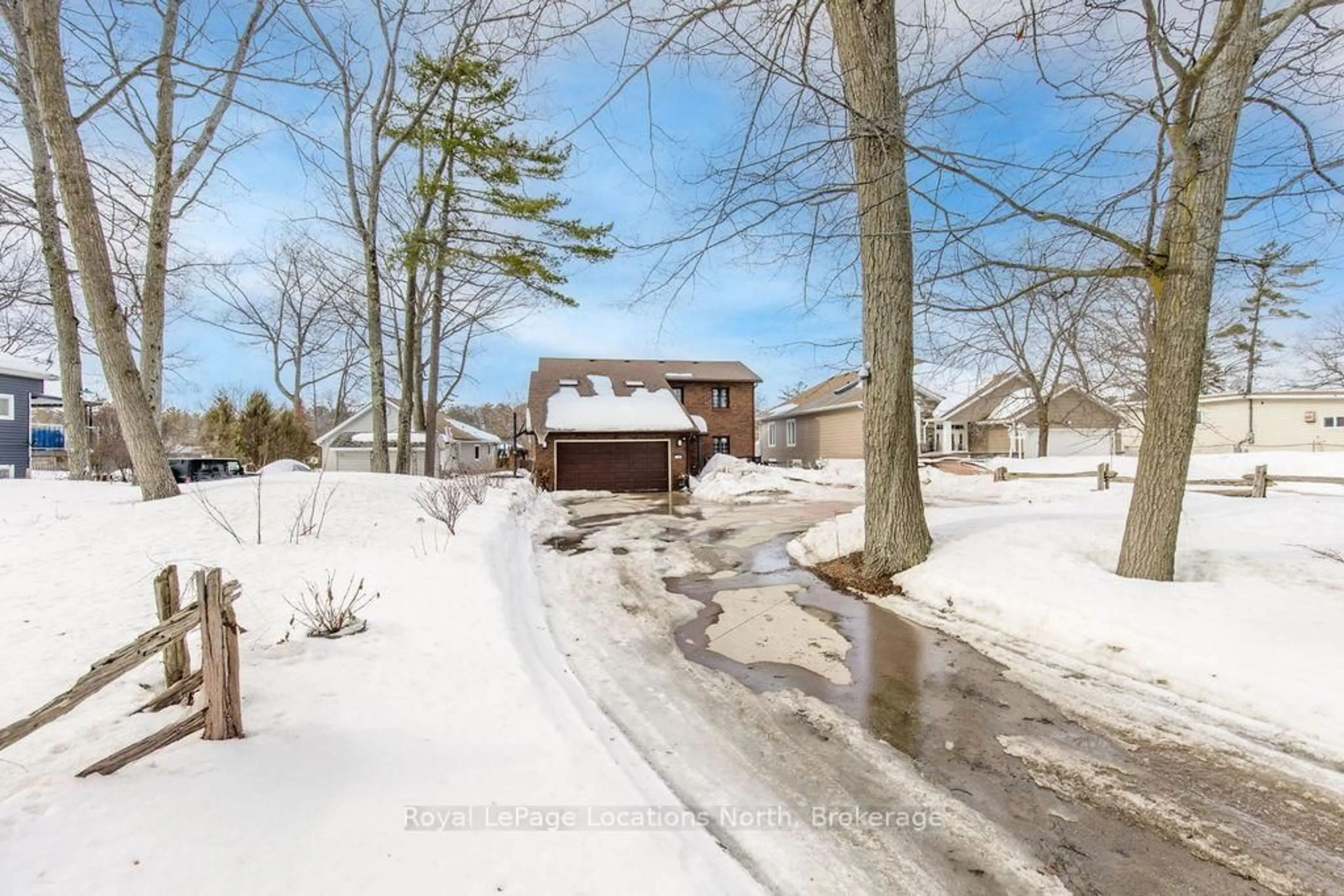 A pic from outside/outdoor area/front of a property/back of a property/a pic from drone, street for 1180 RIVER Rd, Wasaga Beach Ontario L9Z 2W7