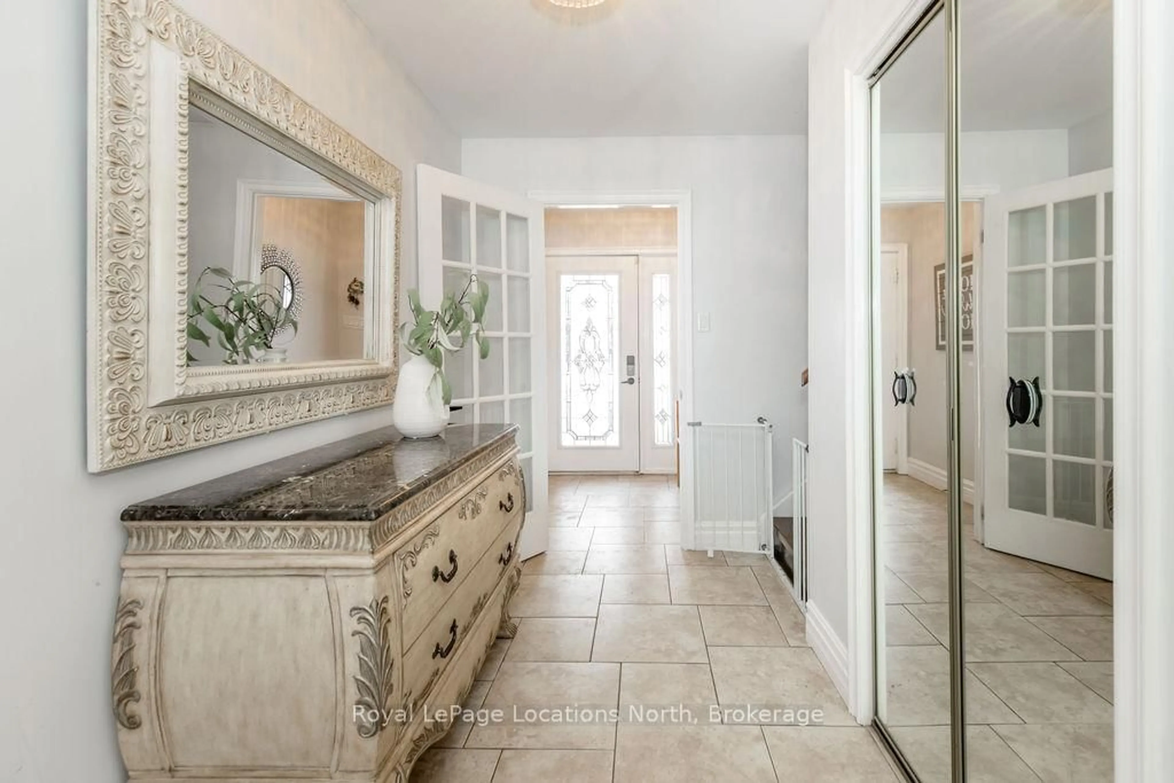 Indoor entryway for 1180 RIVER Rd, Wasaga Beach Ontario L9Z 2W7