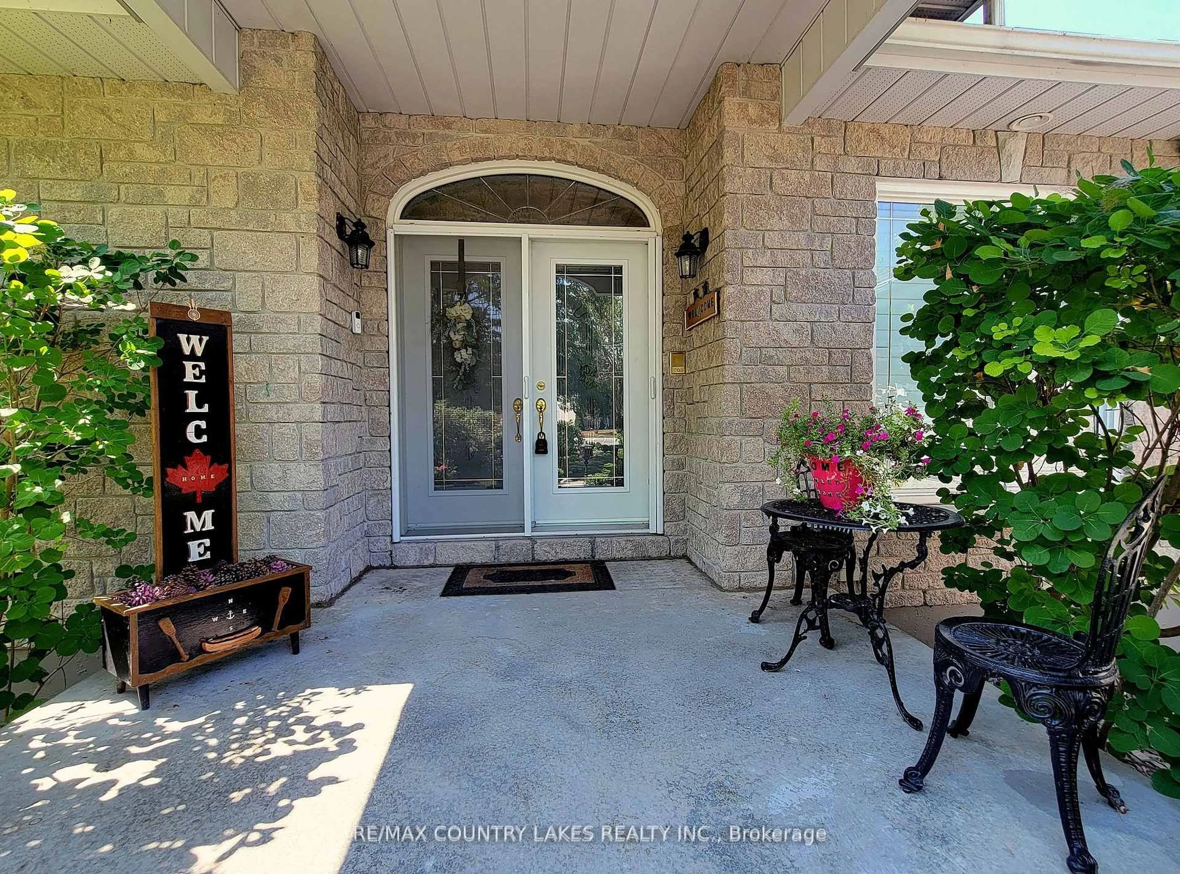 Indoor entryway for 50 Laguna Pkwy, Ramara Ontario L0K 1B0