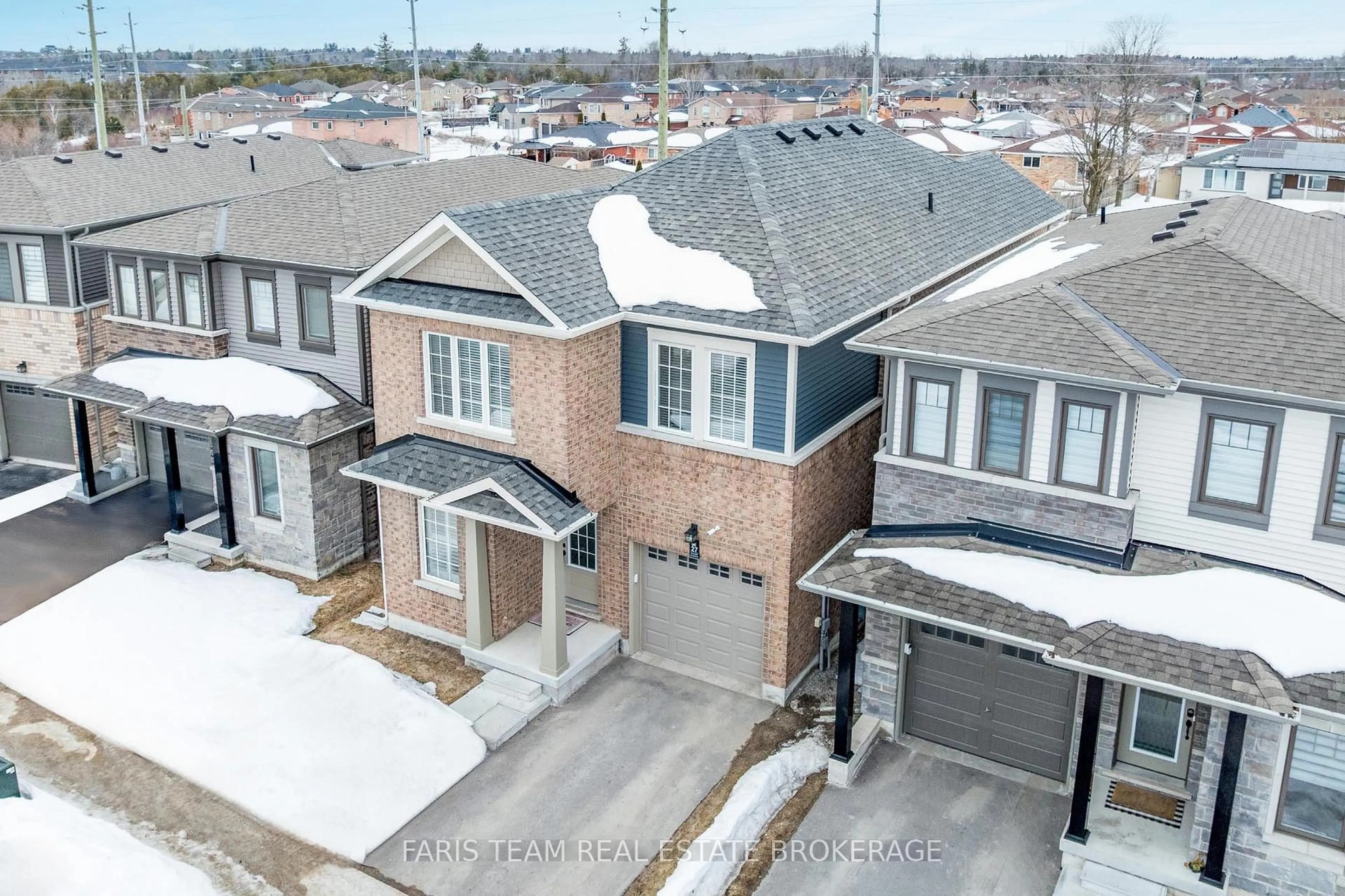 A pic from outside/outdoor area/front of a property/back of a property/a pic from drone, street for 27 Harvest Cres, Barrie Ontario L9J 0T3