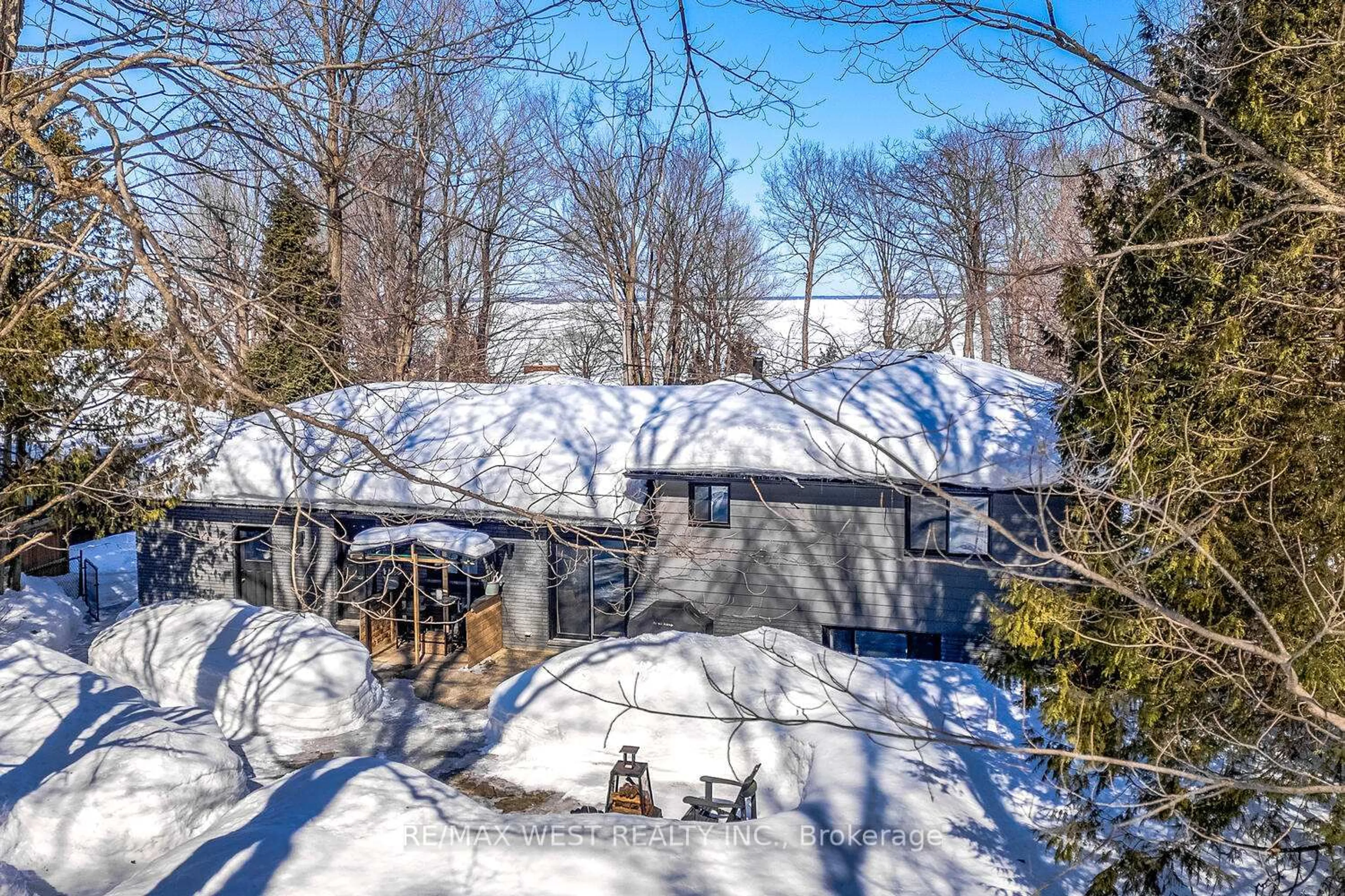 A pic from outside/outdoor area/front of a property/back of a property/a pic from drone, unknown for 169 Bayview Ave, Tay Ontario L0K 1R0