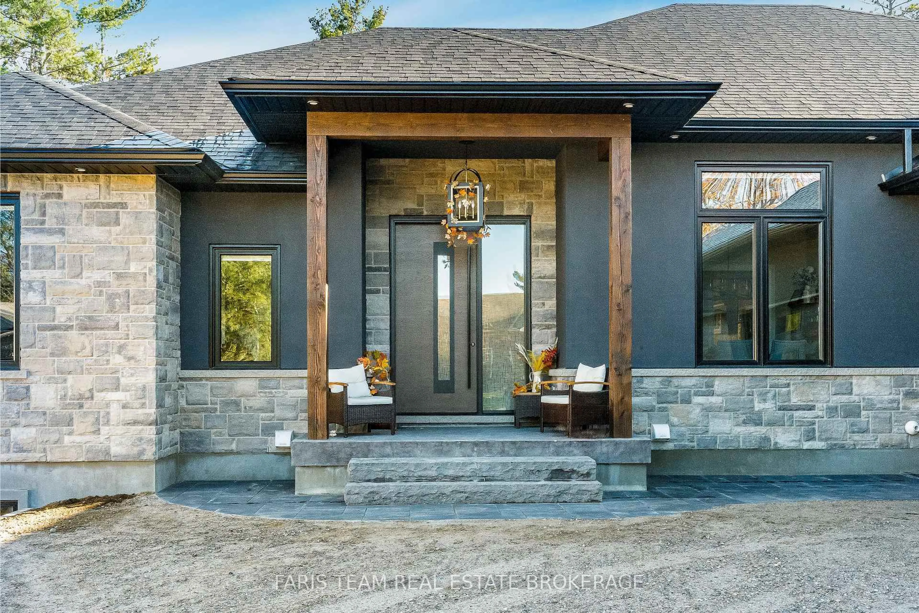 Indoor entryway for 7 Reynolds Rd, Tiny Ontario L0L 2T0