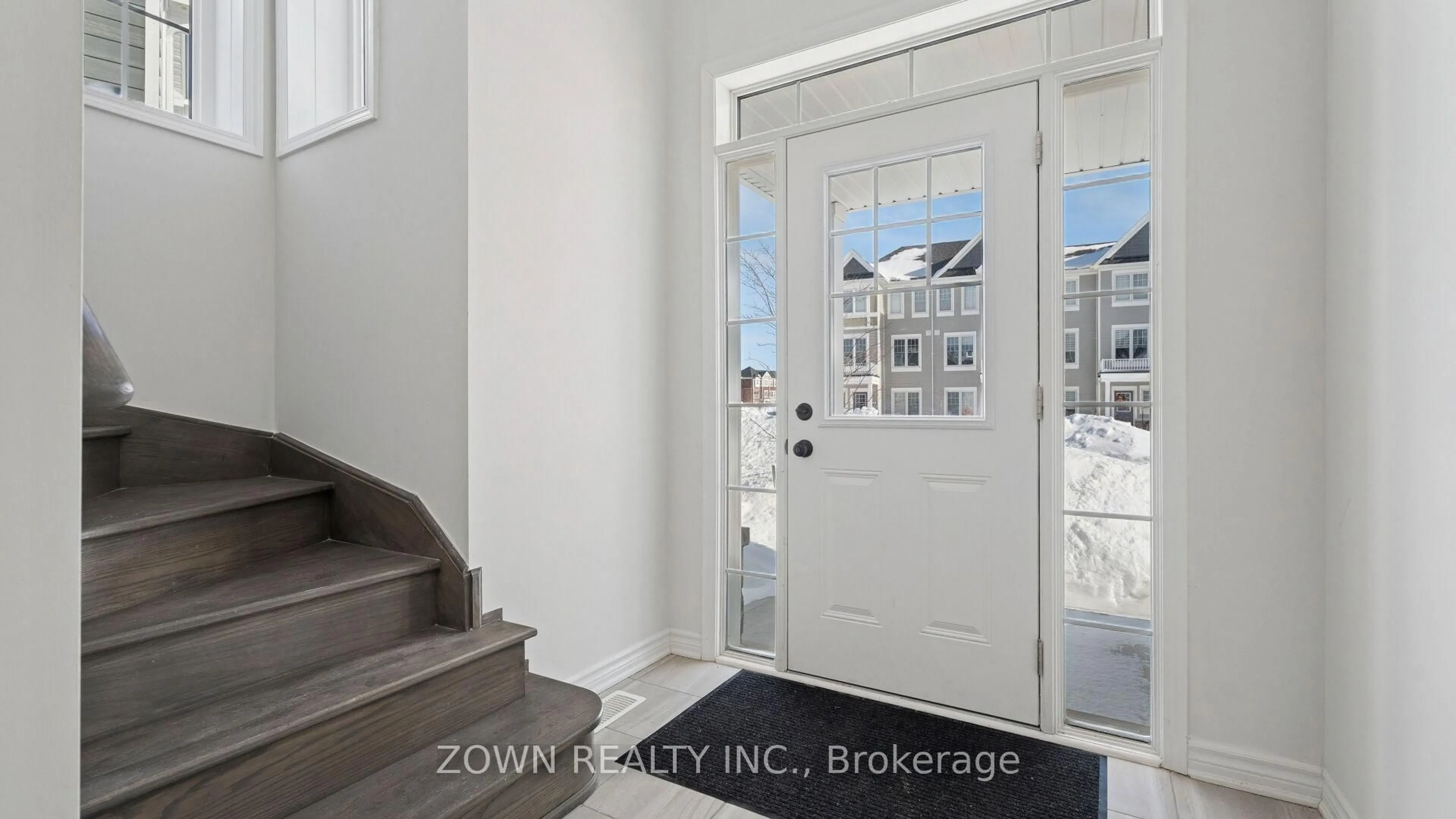 Indoor entryway for 13 Abby Dr, Wasaga Beach Ontario L9Z 0K1