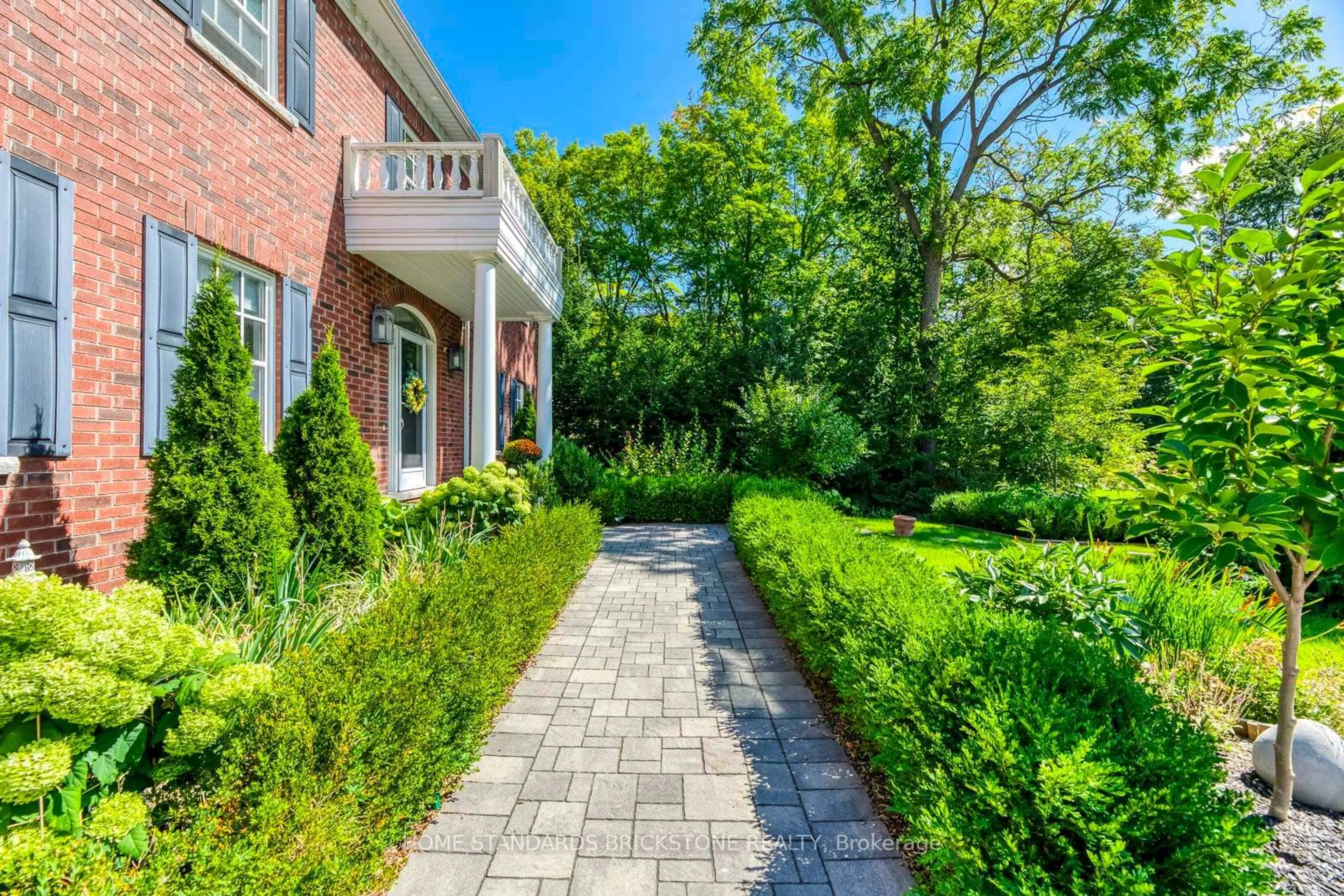 Home with brick exterior material, street for 215 Dock Rd, Barrie Ontario L4N 7S9