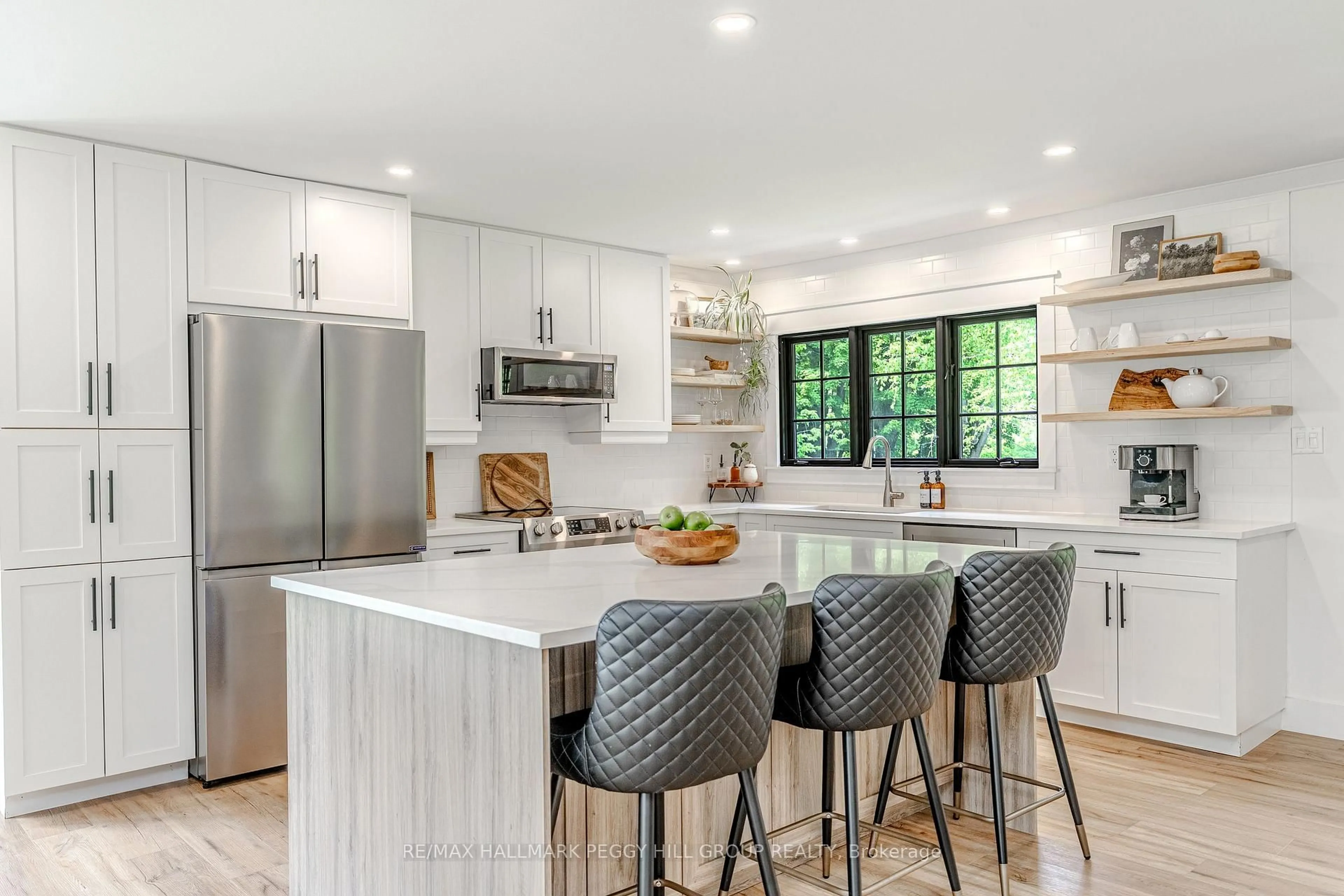 Open concept kitchen, unknown for 2764 Fairgrounds Rd, Severn Ontario L3V 0Y2