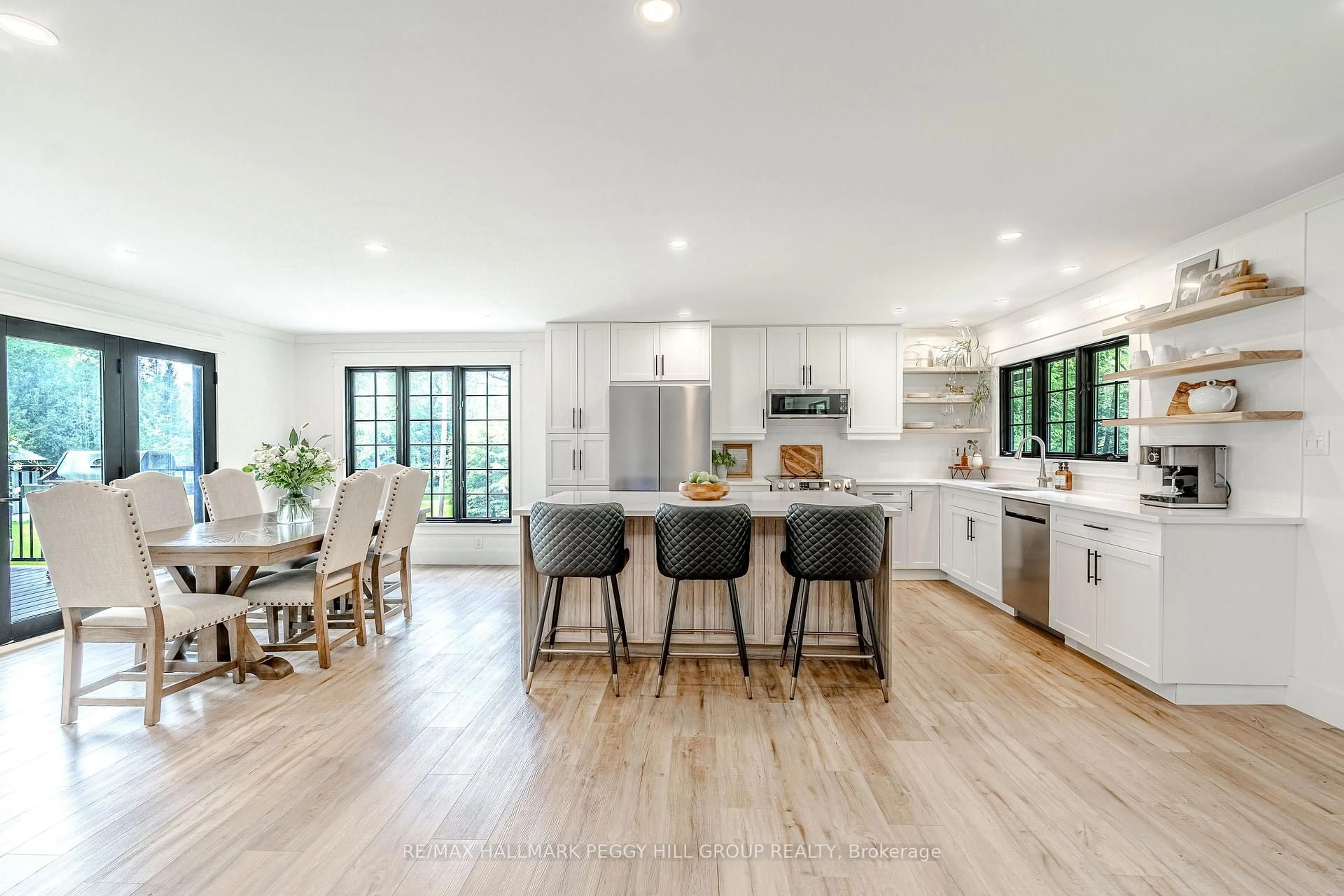 Open concept kitchen, ceramic/tile floor for 2764 Fairgrounds Rd, Severn Ontario L3V 0Y2