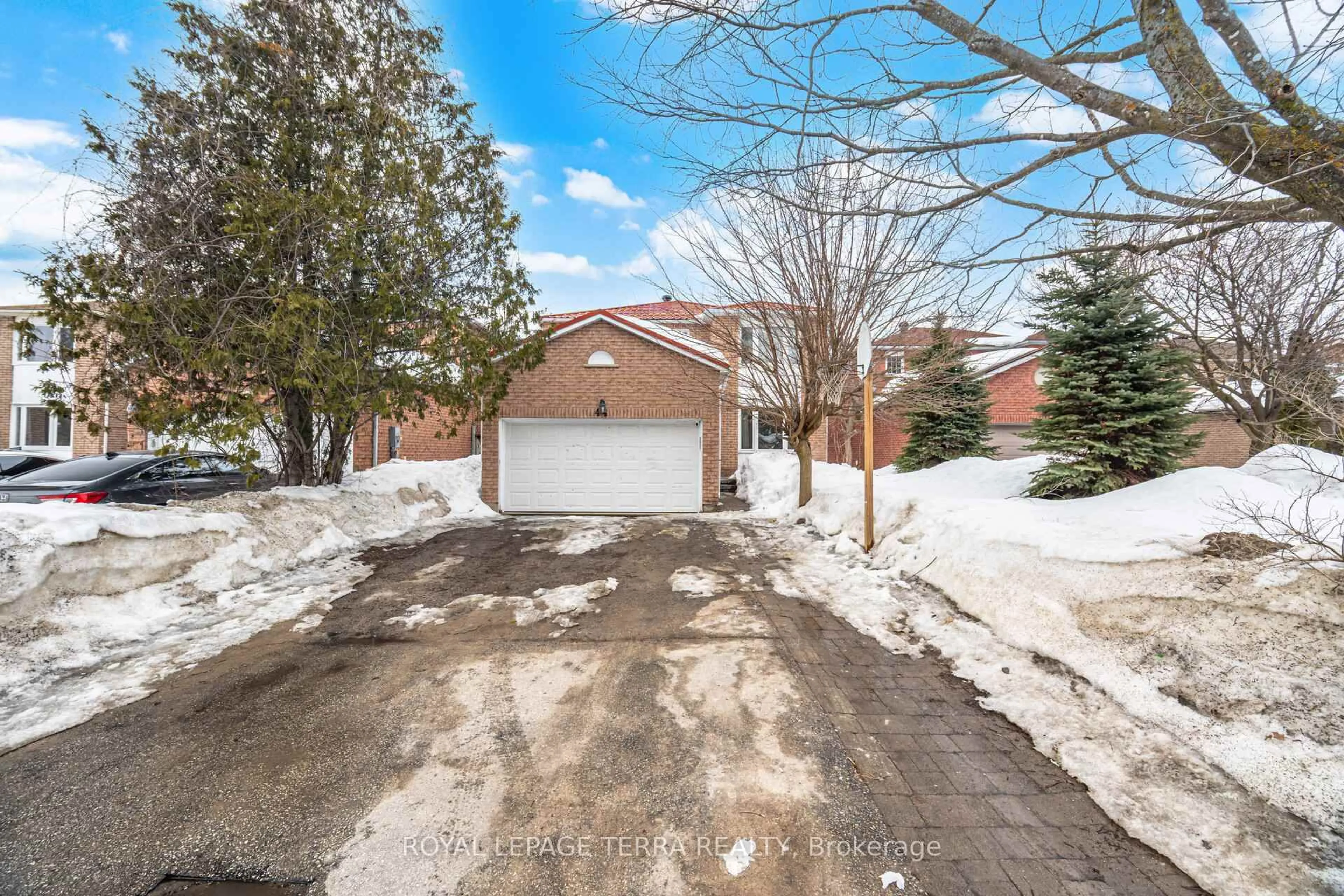 Unknown for 44 Carruthers Cres, Barrie Ontario L4M 6A6