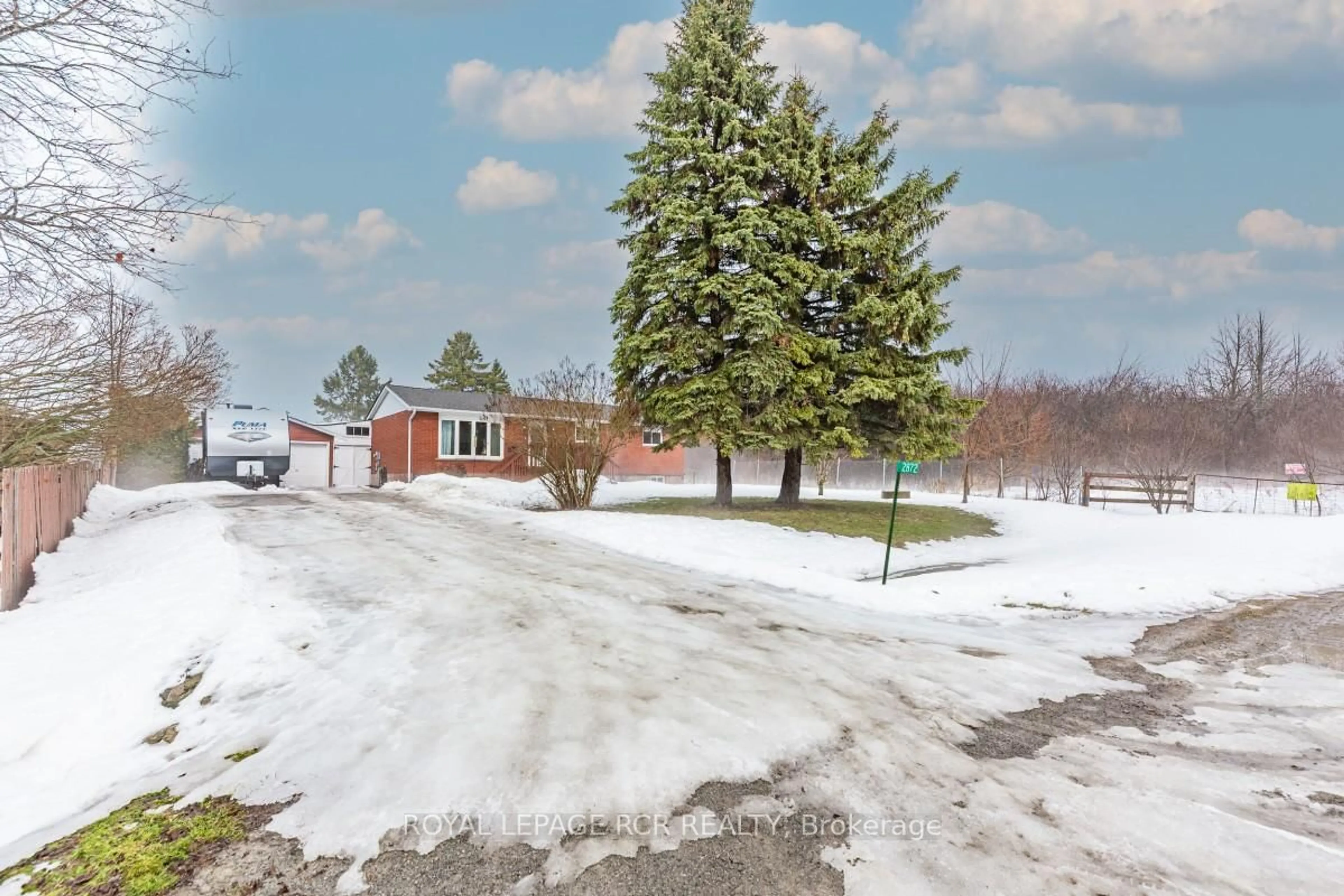 A pic from outside/outdoor area/front of a property/back of a property/a pic from drone, street for 2872 Sunset Dr, Ramara Ontario L0K 1B0