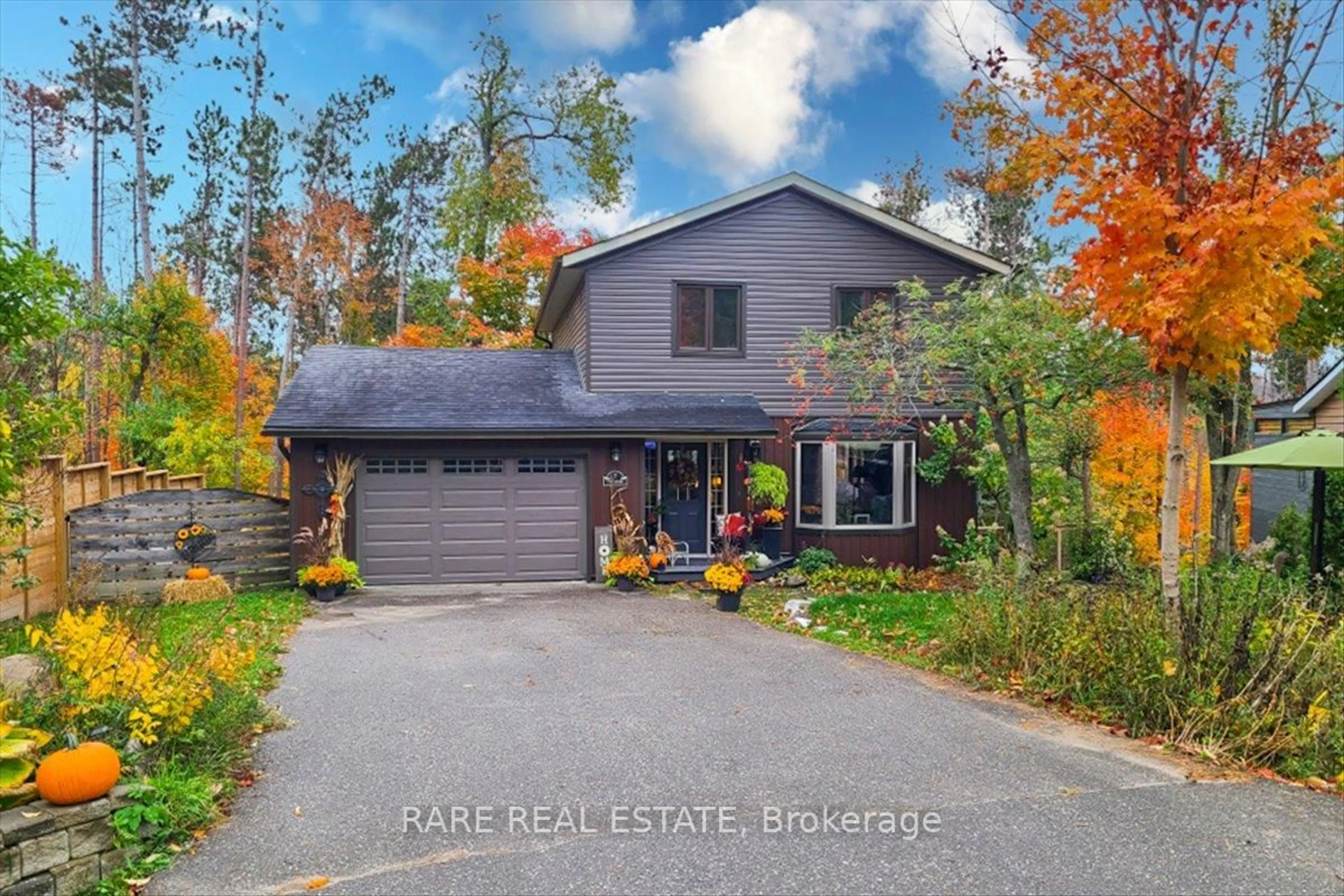 A pic from outside/outdoor area/front of a property/back of a property/a pic from drone, street for 7 Pine Spring, Oro-Medonte Ontario L4M 4Y8